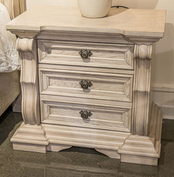 Bruchandi Nightstand - Luxury Home Furniture (MI)