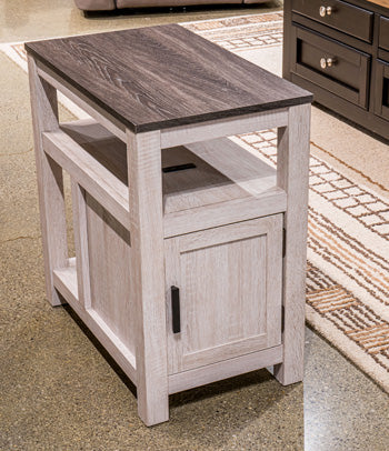 Fendenmore Chairside End Table - Luxury Home Furniture (MI)
