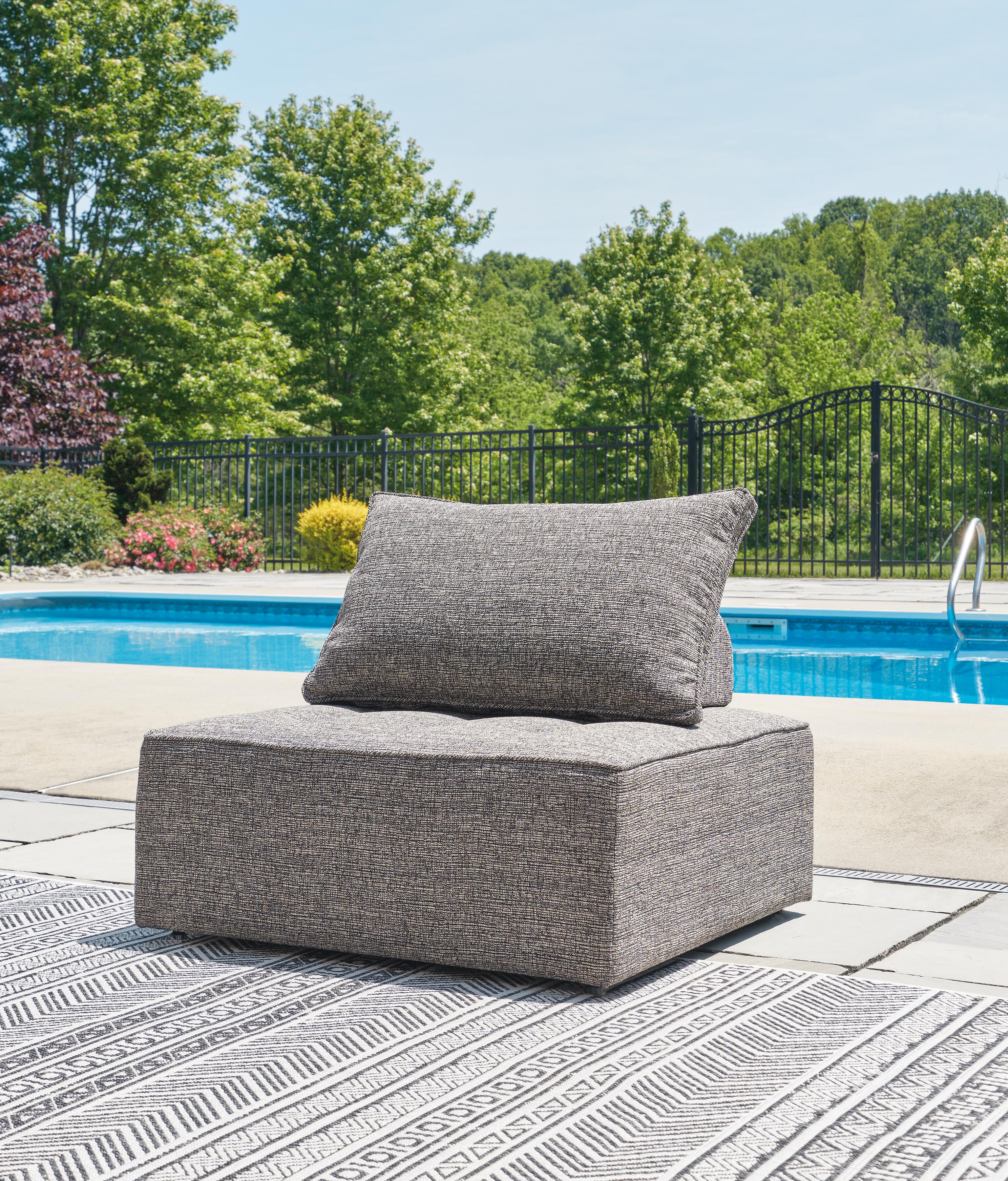 Bree Zee Outdoor Lounge Chair with Cushion - Luxury Home Furniture (MI)