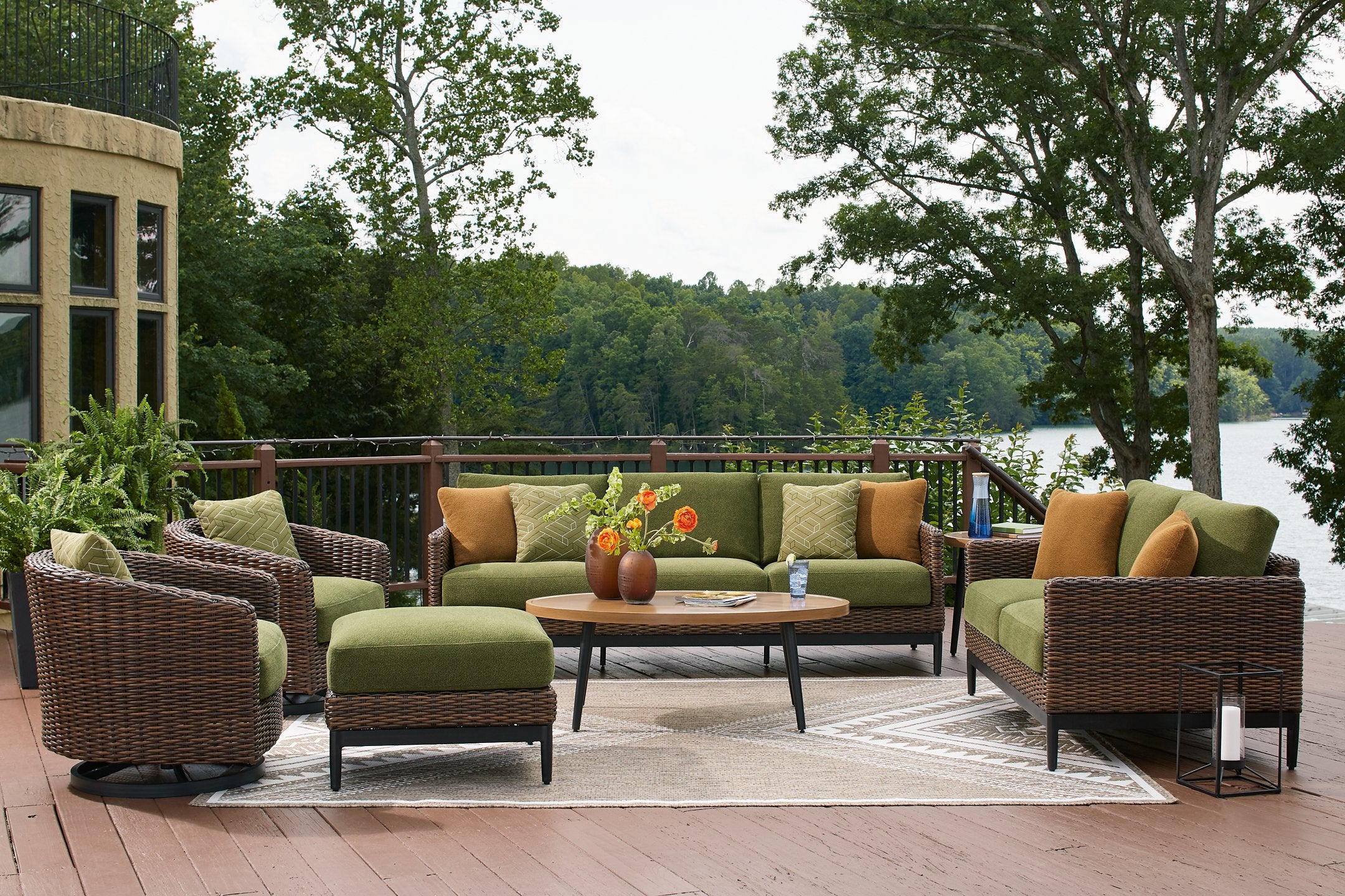 Horizon Hall Outdoor Package - Luxury Home Furniture (MI)