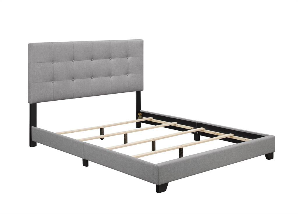 Pulaski King Upholstered Bed in Glacier