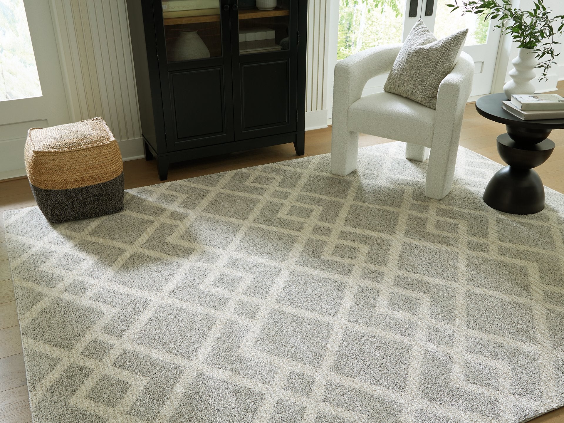 Unawick Large Rug - Luxury Home Furniture (MI)