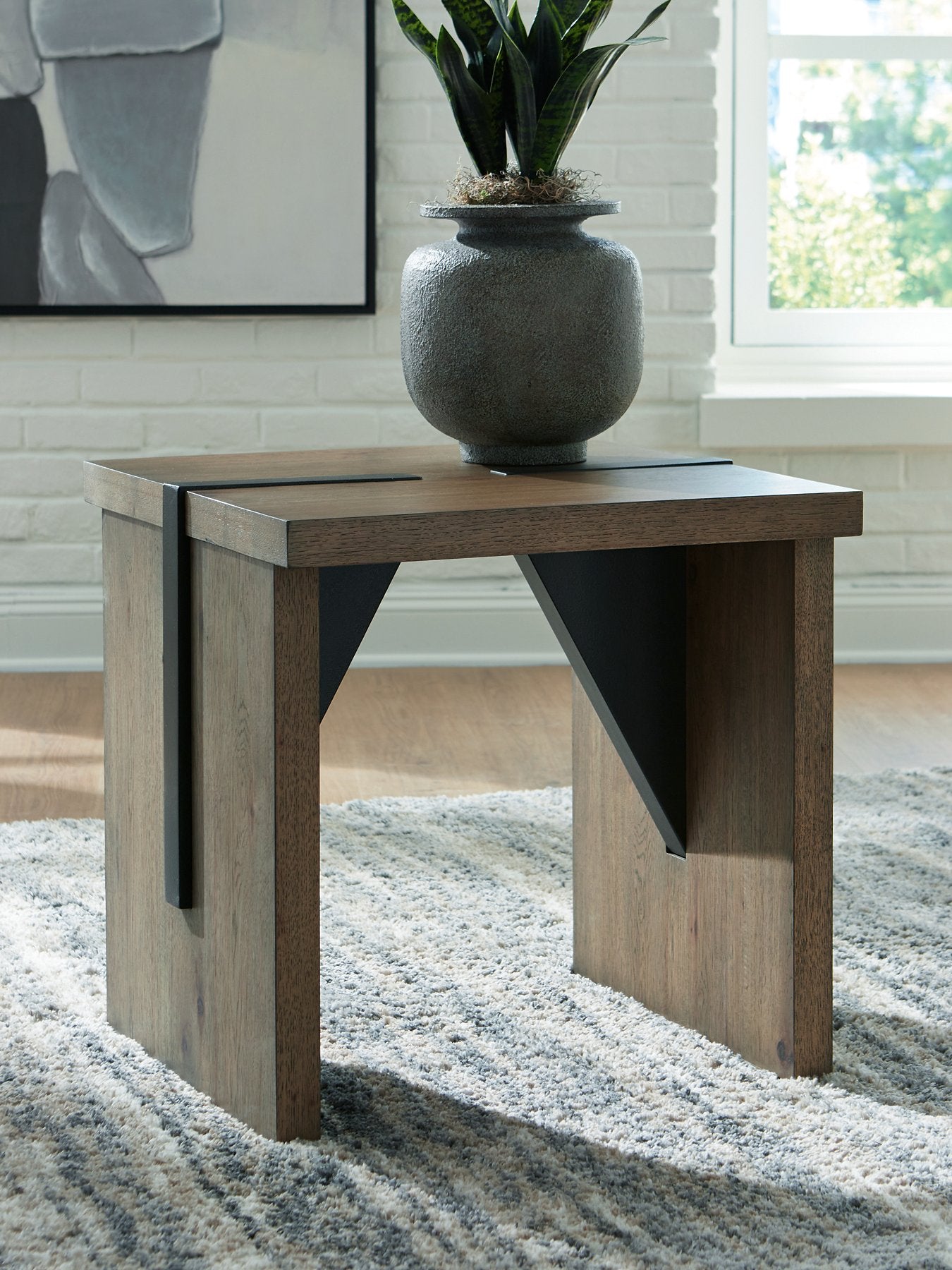 Kandinew End Table - Luxury Home Furniture (MI)