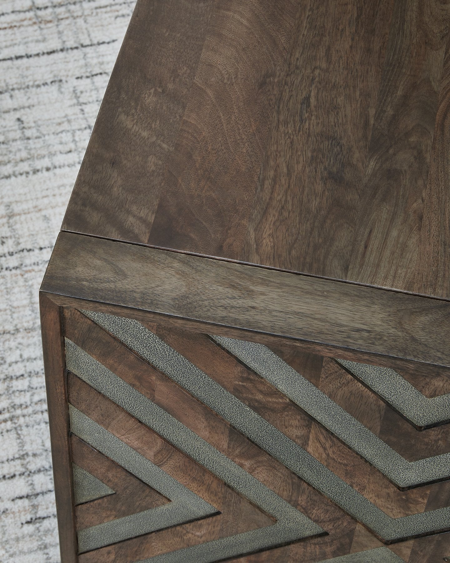 Dreggan End Table - Luxury Home Furniture (MI)