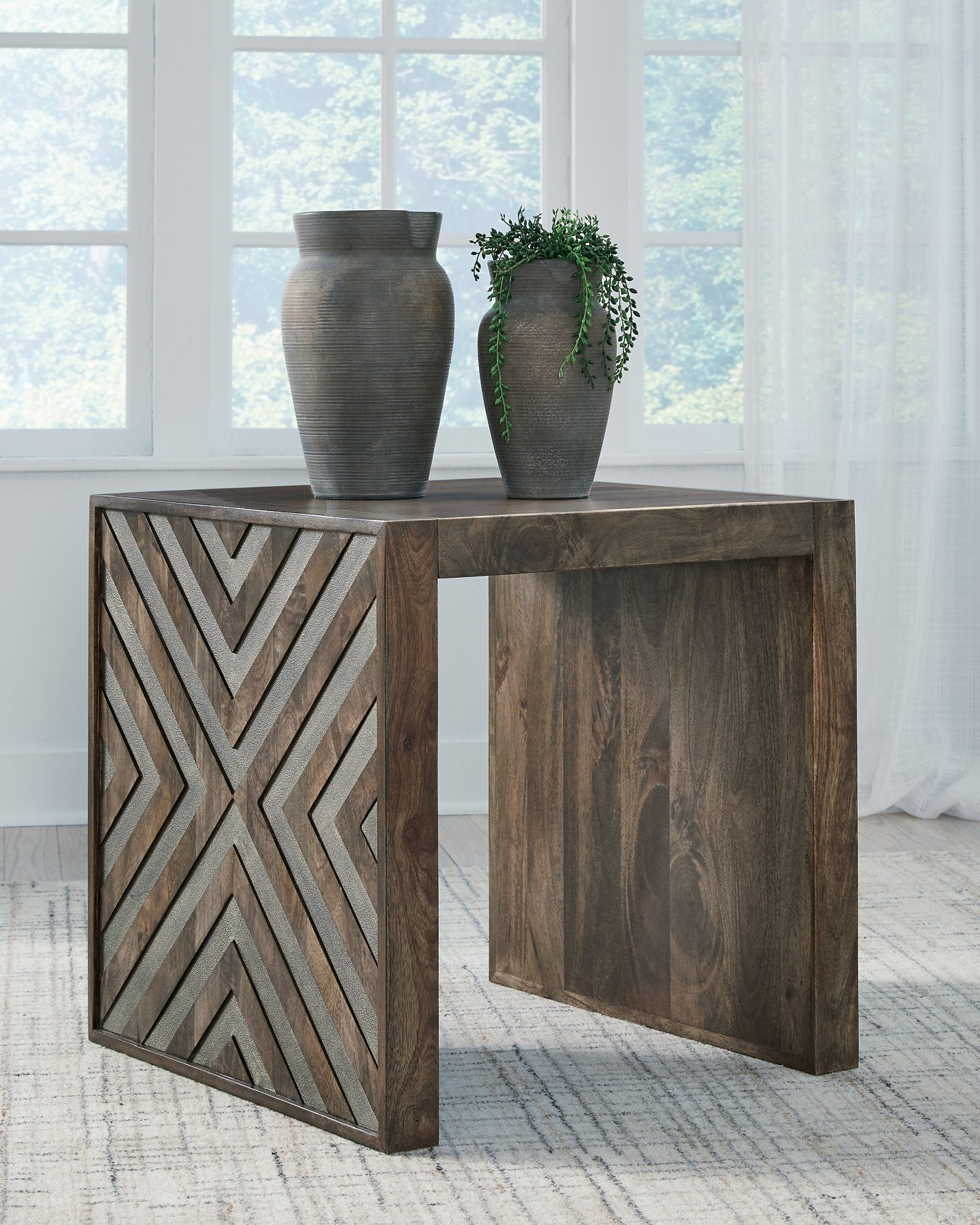 Dreggan End Table - Luxury Home Furniture (MI)