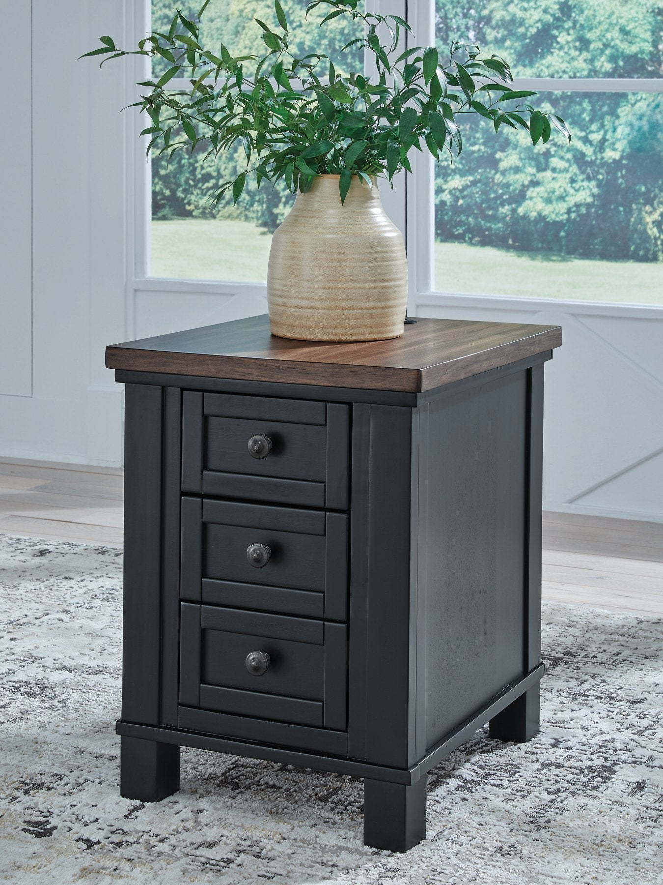 Wildenauer Chairside End Table - Luxury Home Furniture (MI)