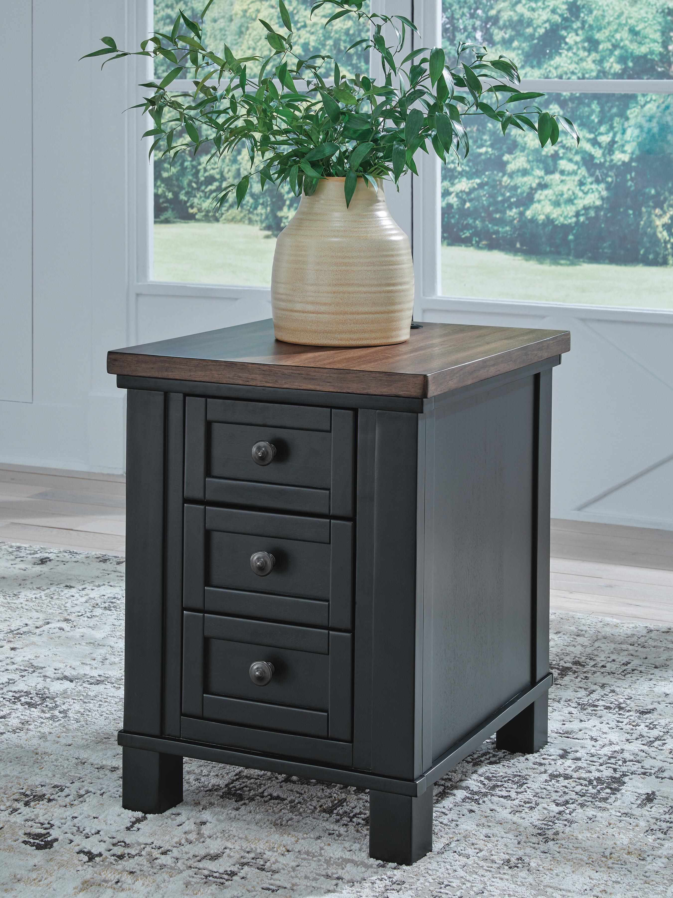 Wildenauer Chairside End Table - Luxury Home Furniture (MI)