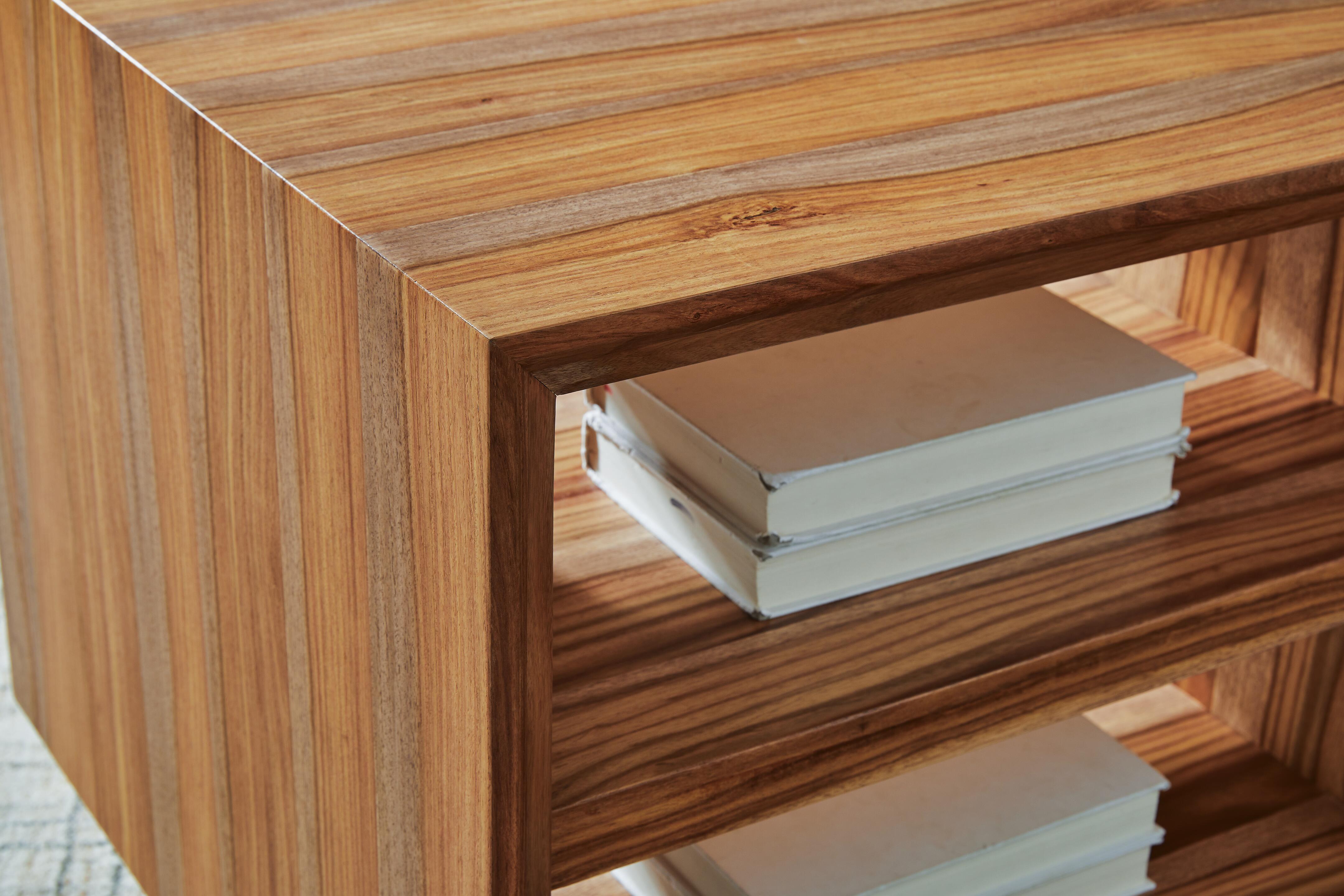 Dressonni End Table - Luxury Home Furniture (MI)
