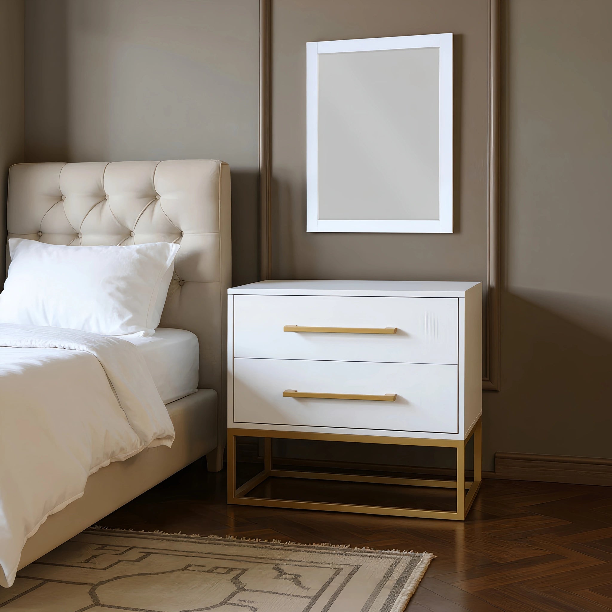 Maxine White / Gold Mirror