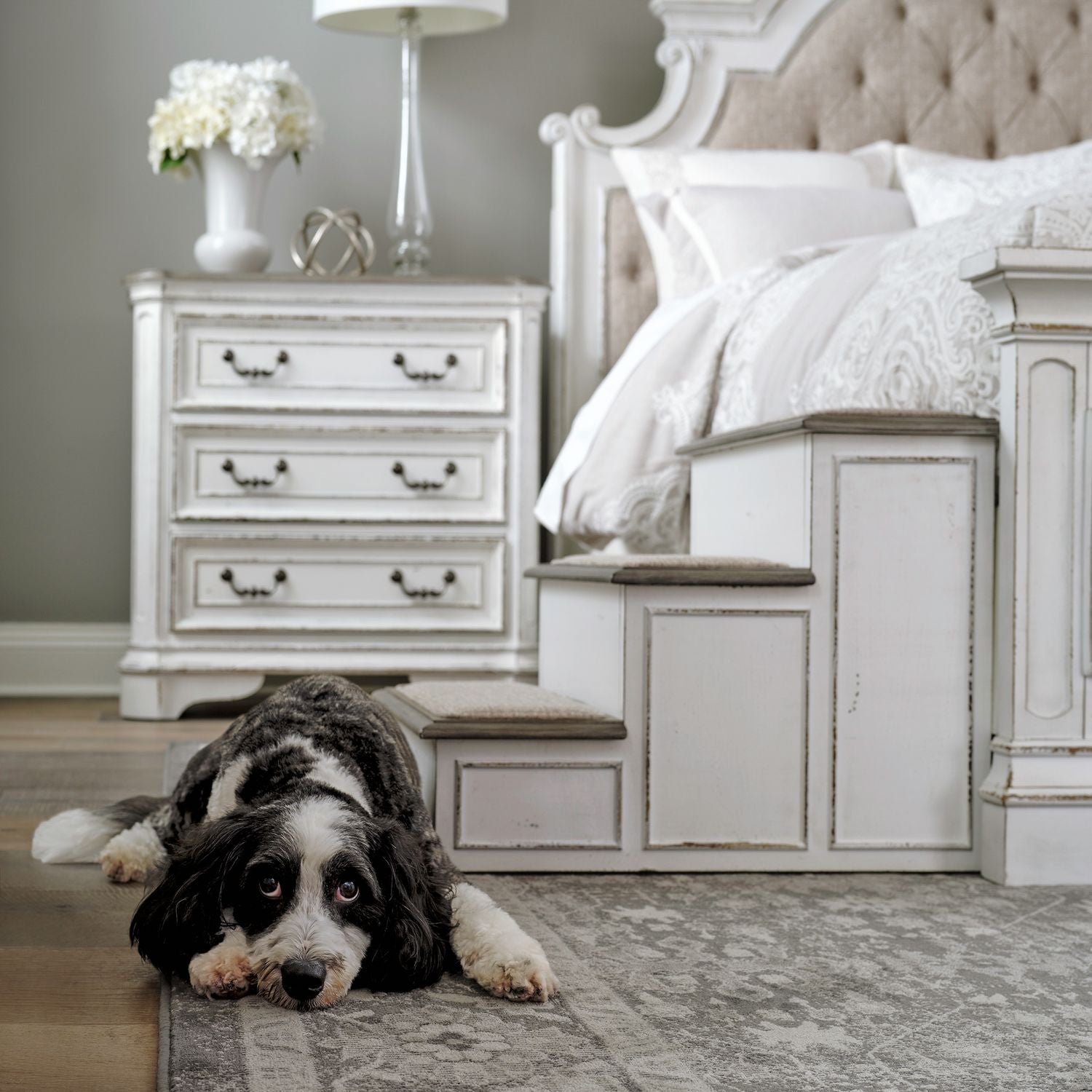 Magnolia Manor Pet Steps in Antique White - Luxury Home Furniture (MI)