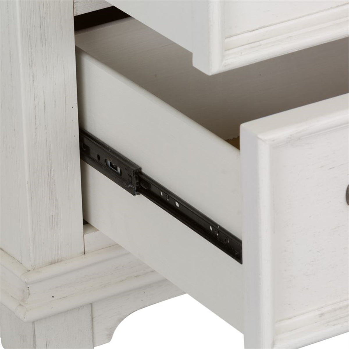 Liberty Furniture Allyson Park Drawer Chest in Wirebrushed White - Luxury Home Furniture (MI)