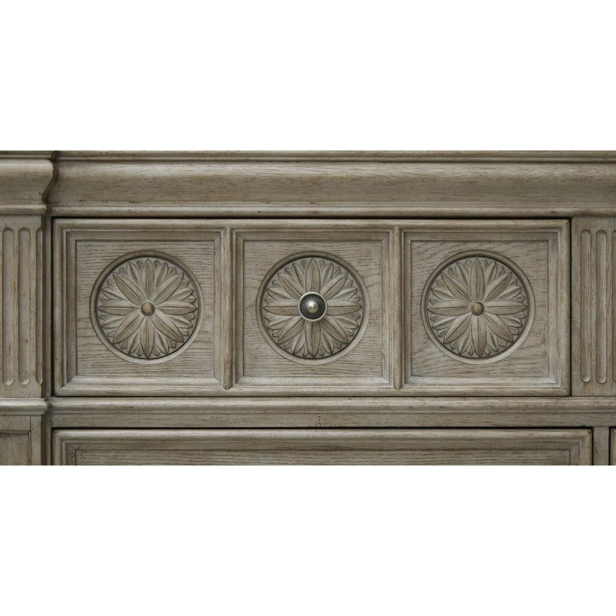 Pulaski Kingsbury Master Chest������in Gray
