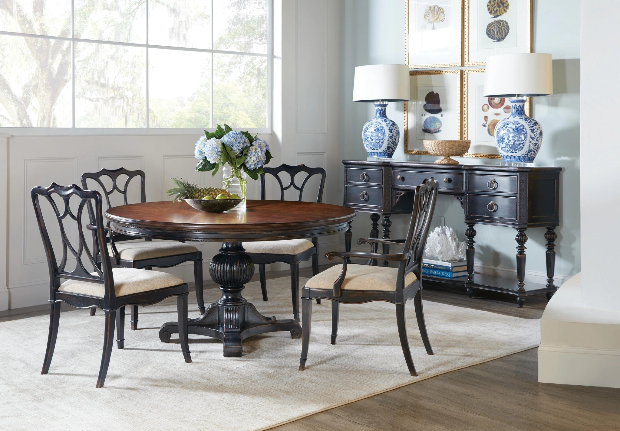Charleston Round Pedestal Dining Table w/1-20in leaf