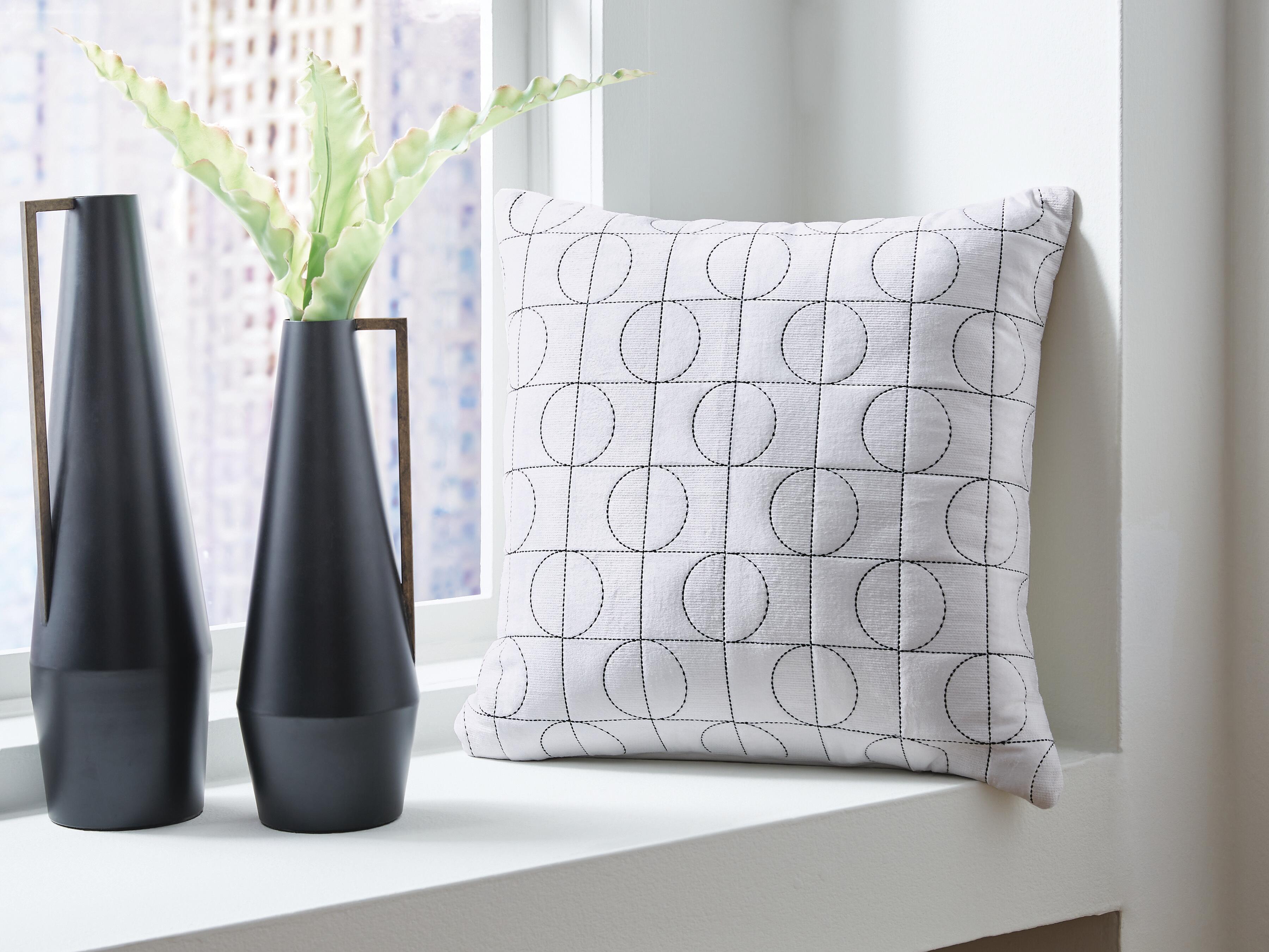 Kydner Pillow (Set of 4) - Luxury Home Furniture (MI)