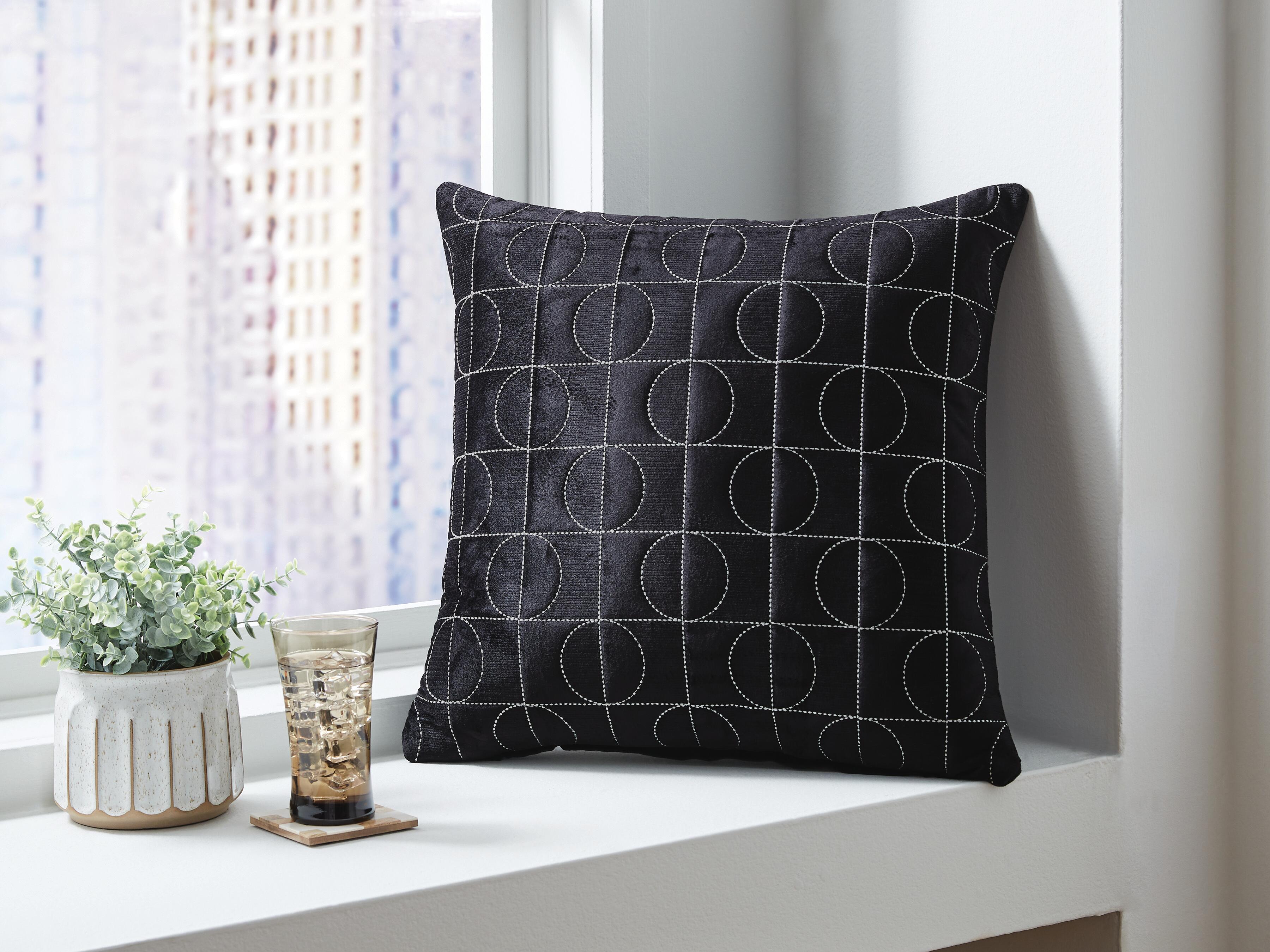Kydner Pillow (Set of 4) - Luxury Home Furniture (MI)