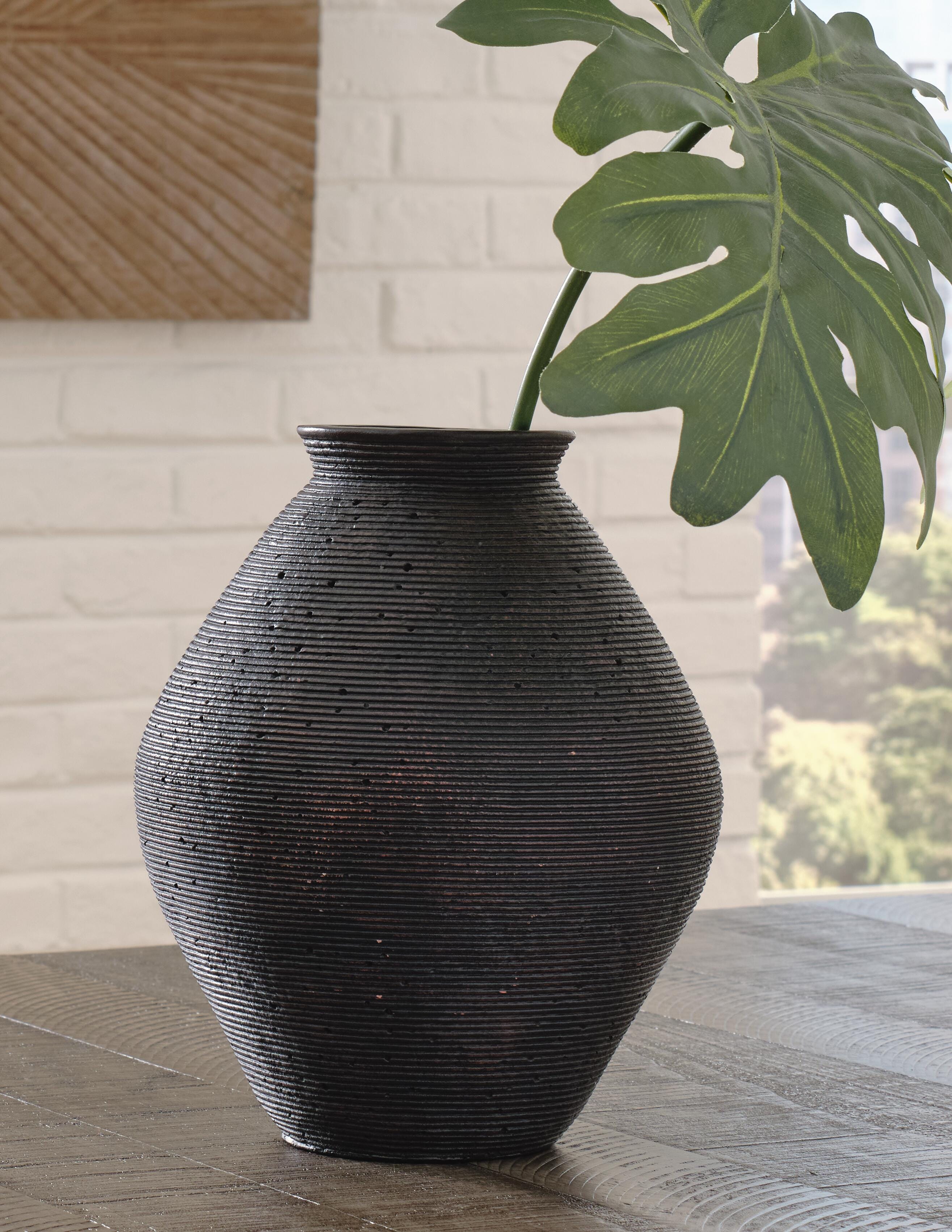 Hannela Vase - Luxury Home Furniture (MI)