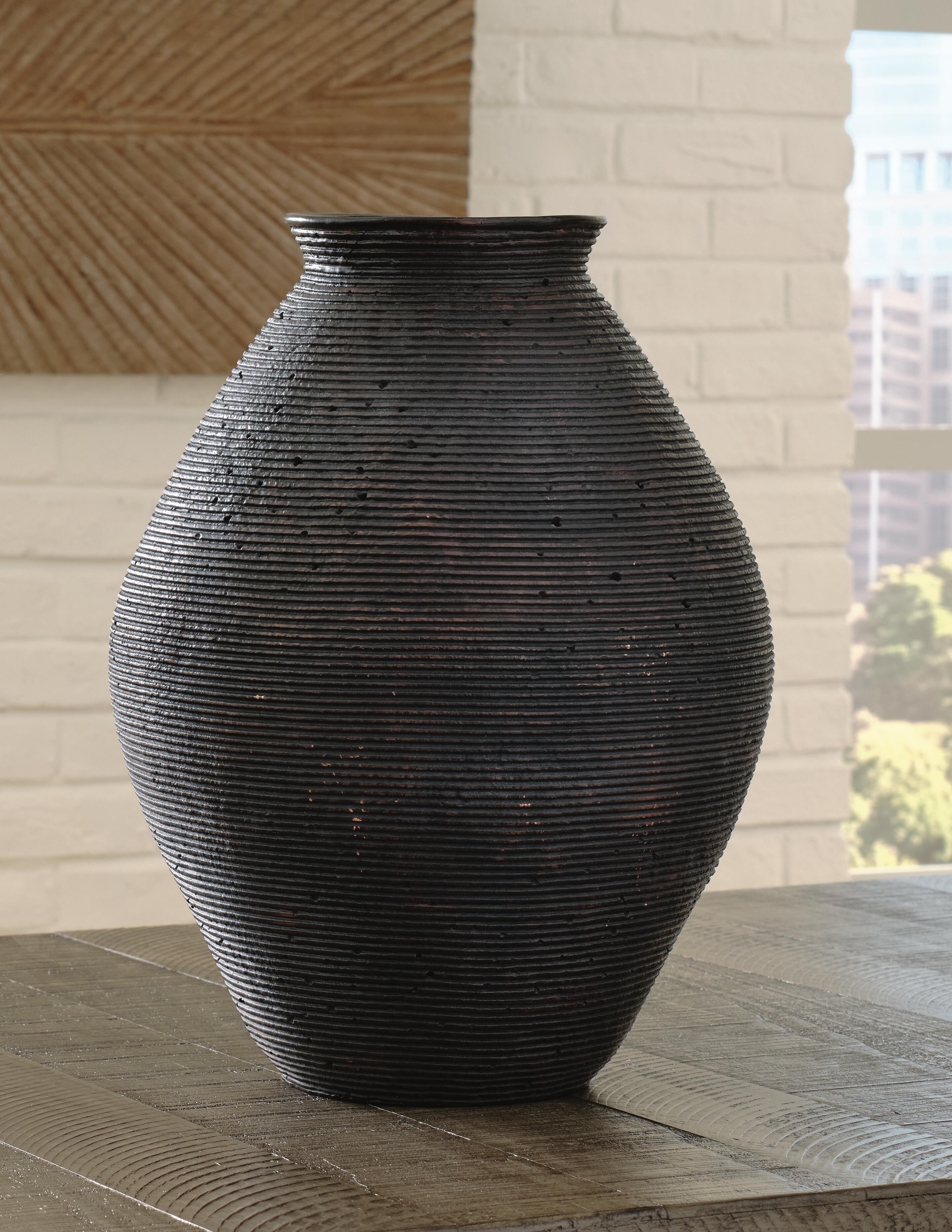 Hannela Vase - Luxury Home Furniture (MI)