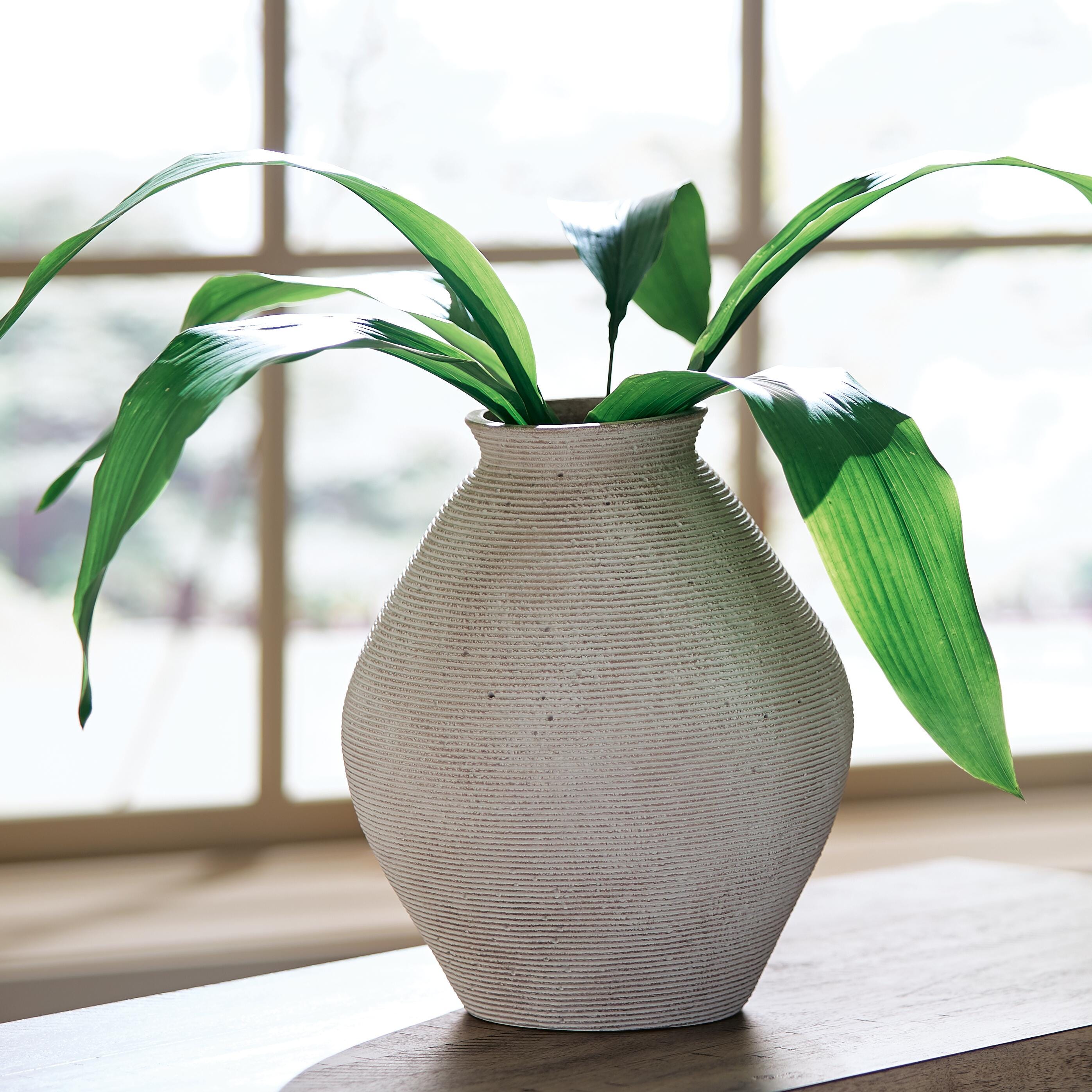 Hannela Vase - Luxury Home Furniture (MI)