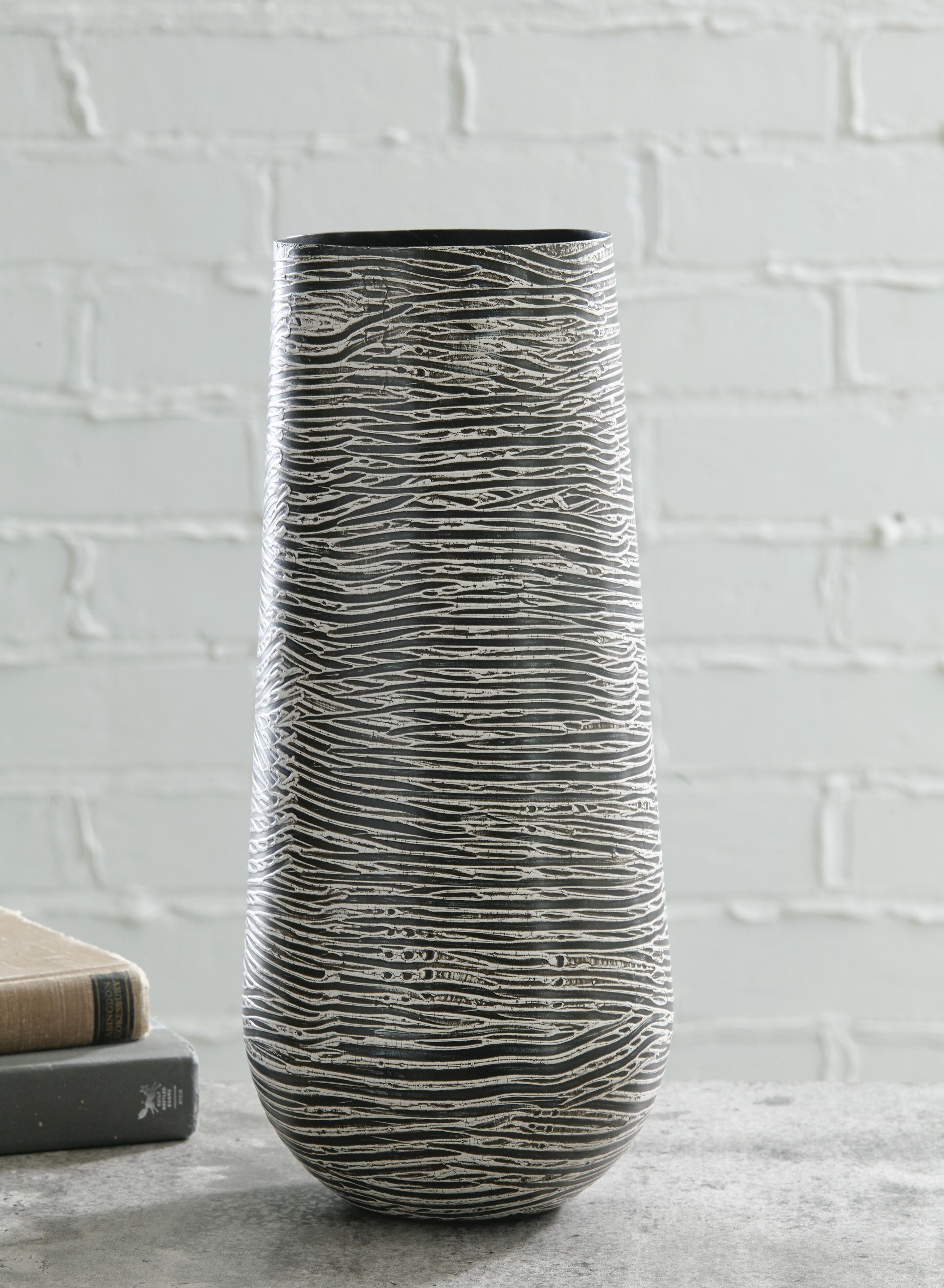 Fynn Vase - Luxury Home Furniture (MI)