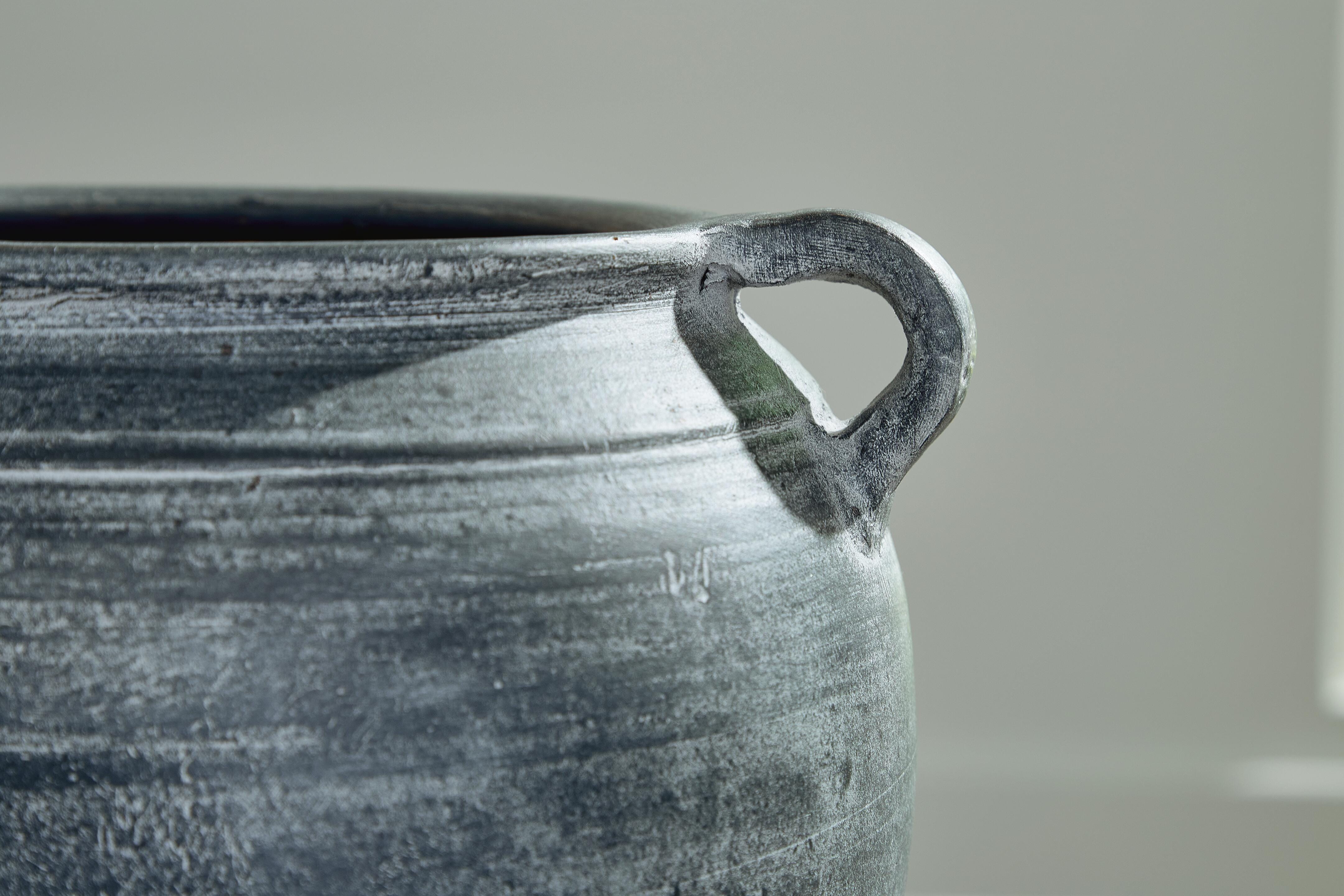 Meadie Vase - Luxury Home Furniture (MI)