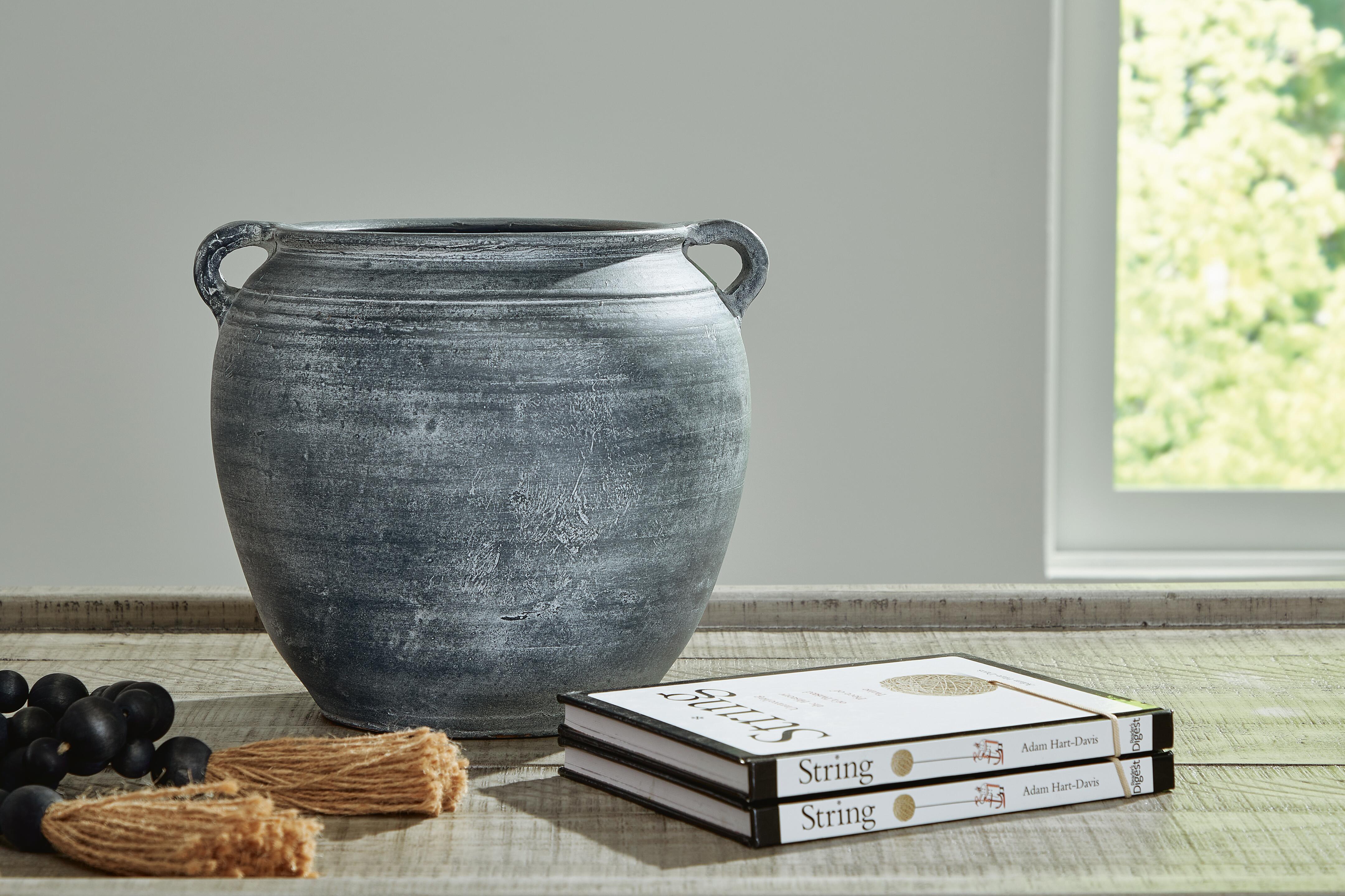 Meadie Vase - Luxury Home Furniture (MI)