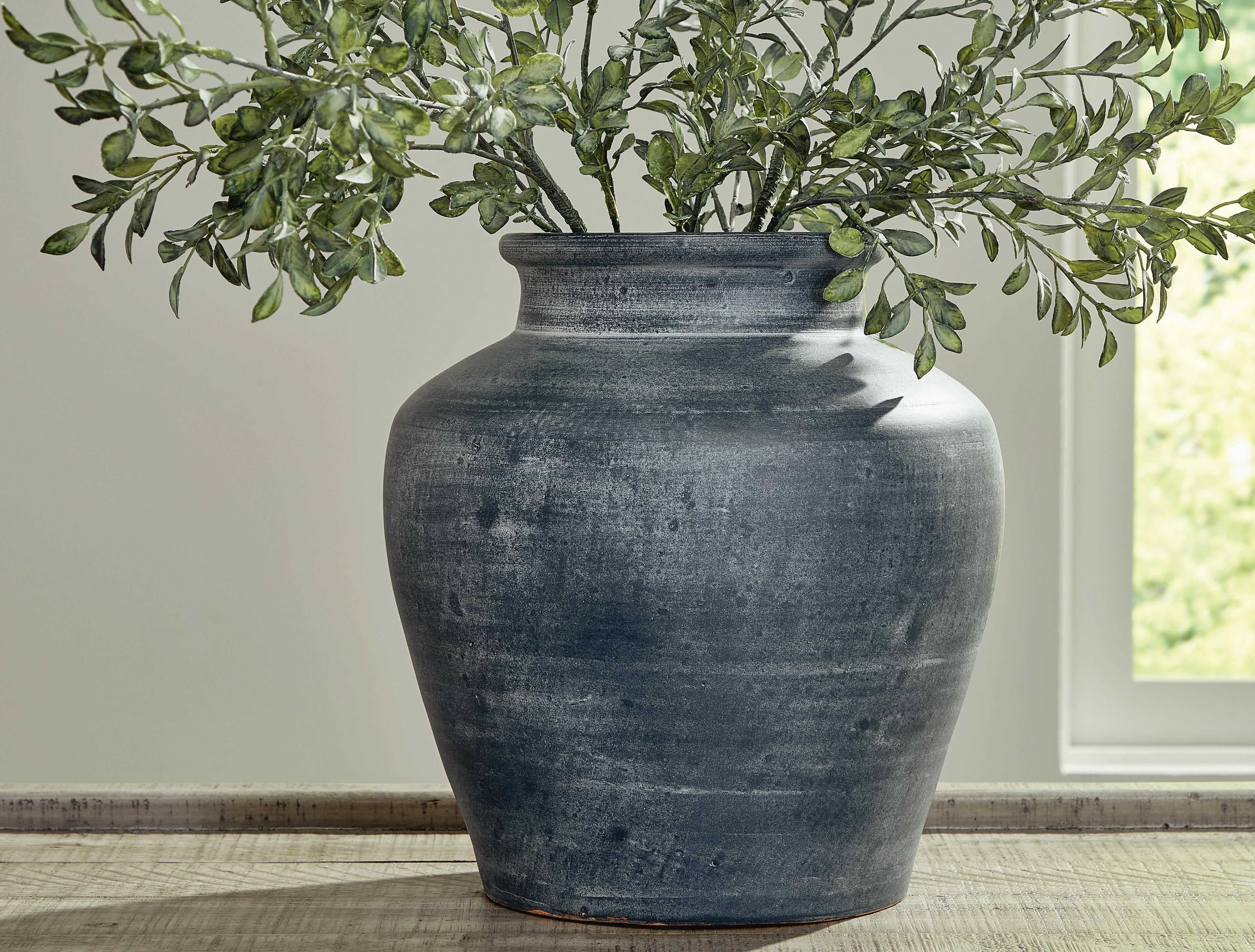 Meadie Vase - Luxury Home Furniture (MI)