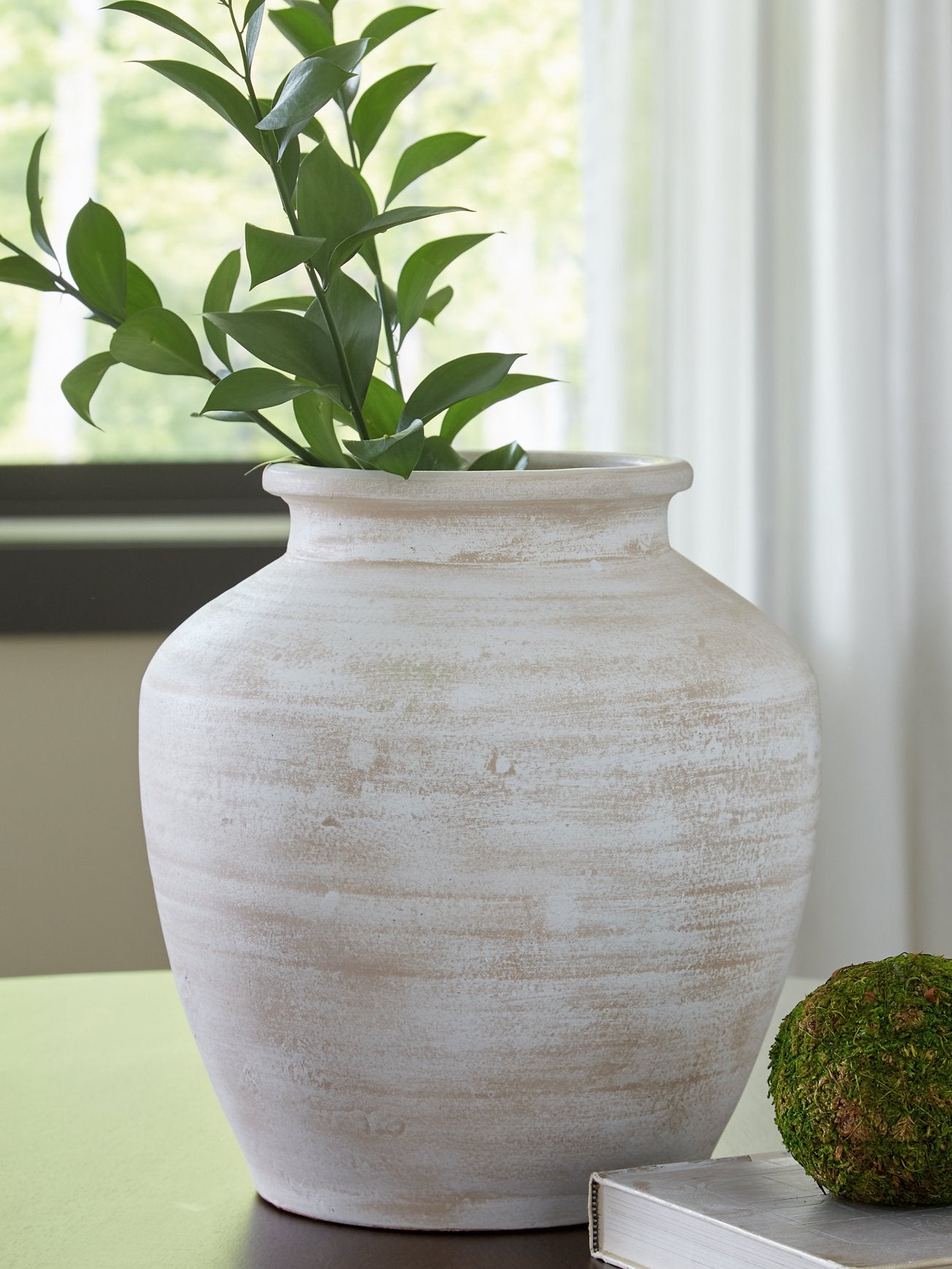 Meadie Vase - Luxury Home Furniture (MI)