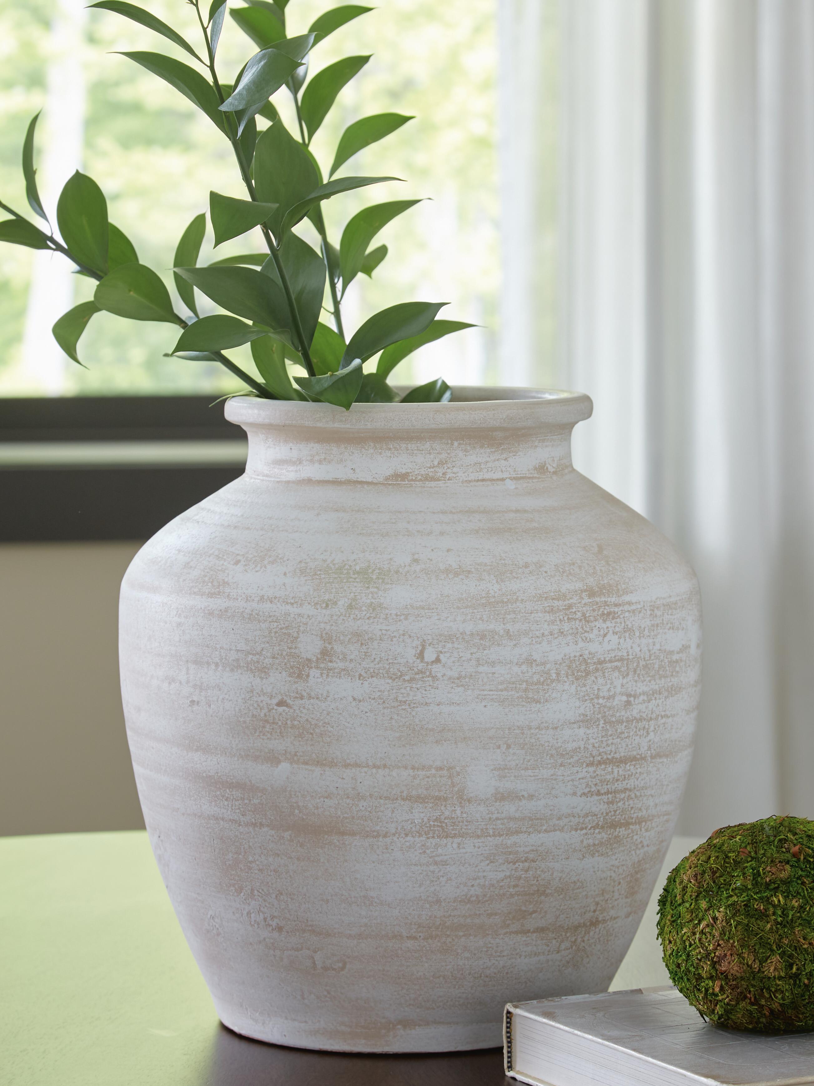 Meadie Vase - Luxury Home Furniture (MI)