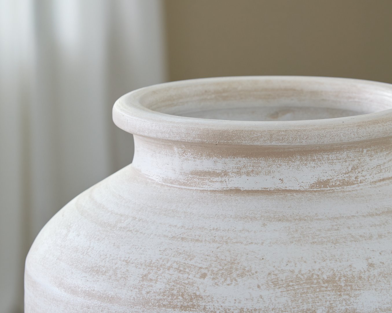 Meadie Vase - Luxury Home Furniture (MI)