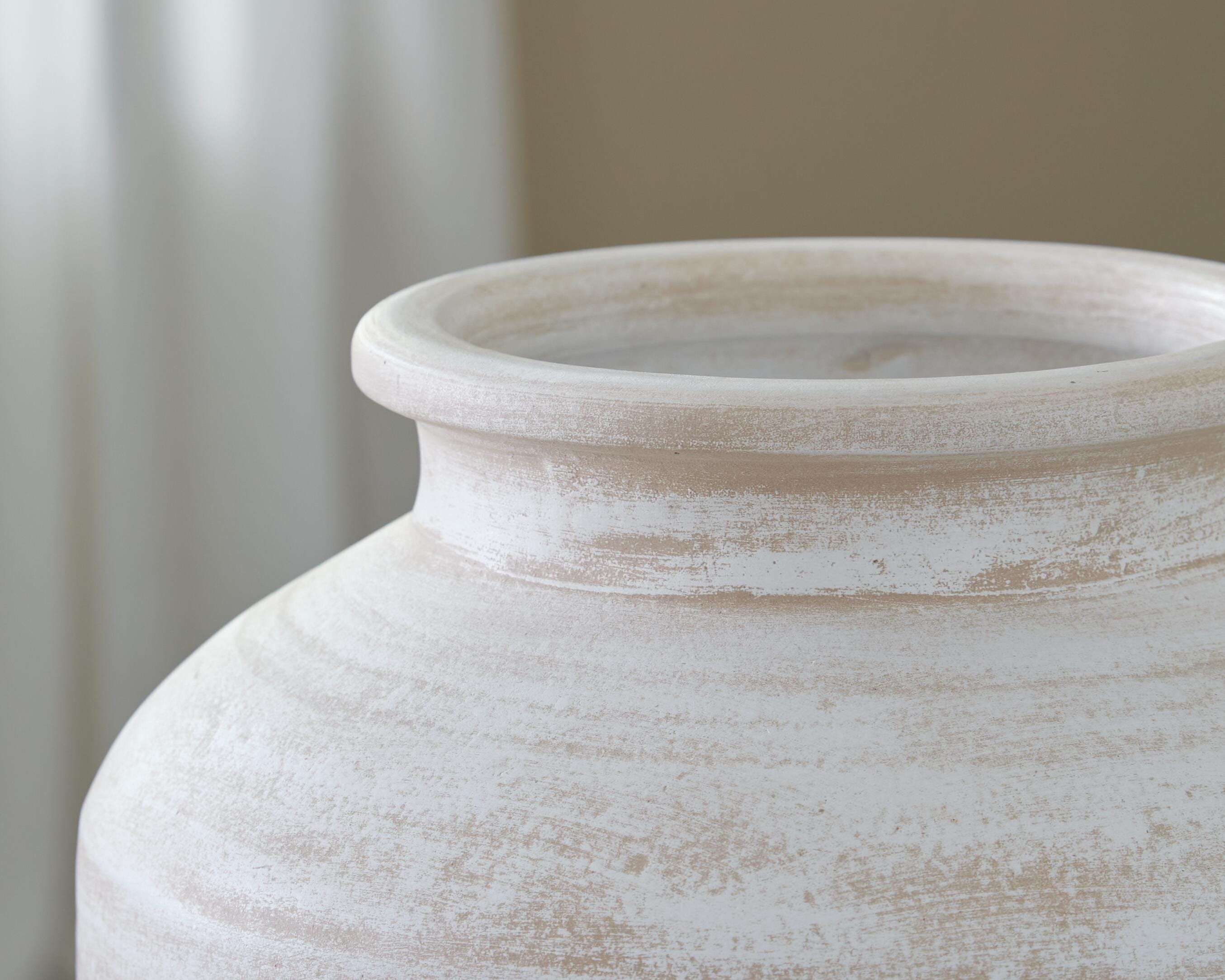 Meadie Vase - Luxury Home Furniture (MI)