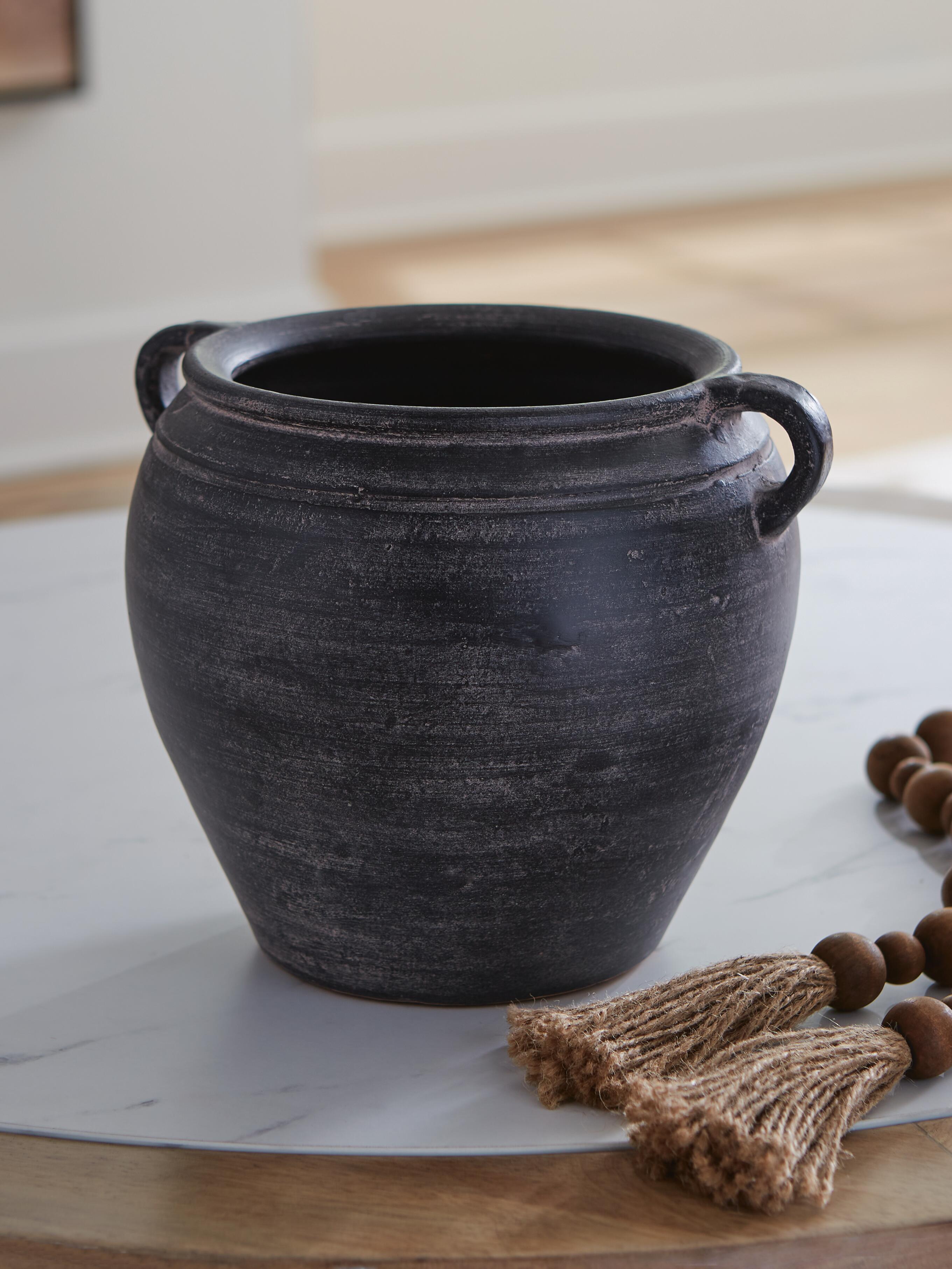 Meadie Vase - Luxury Home Furniture (MI)