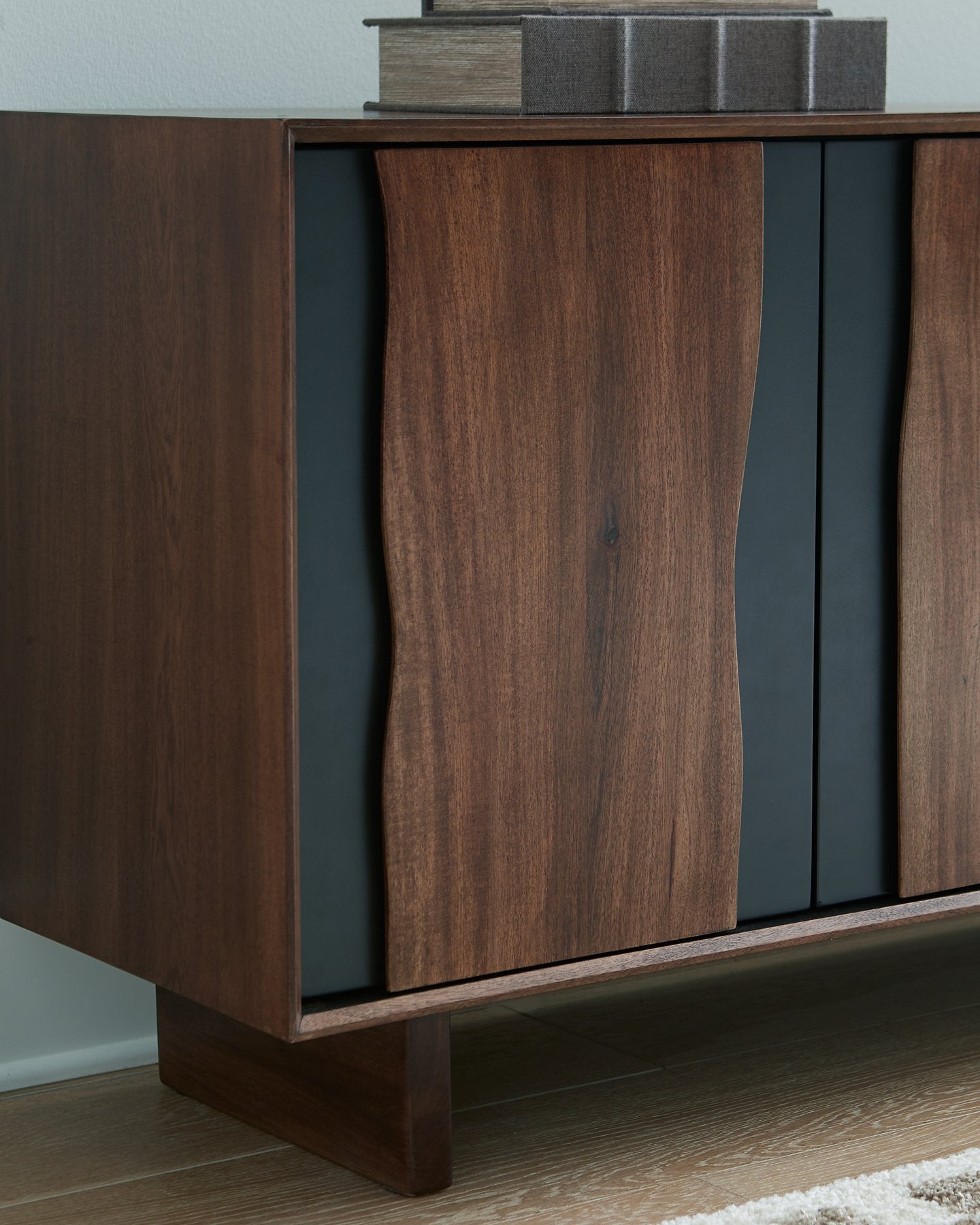 Welby Accent Cabinet - Luxury Home Furniture (MI)