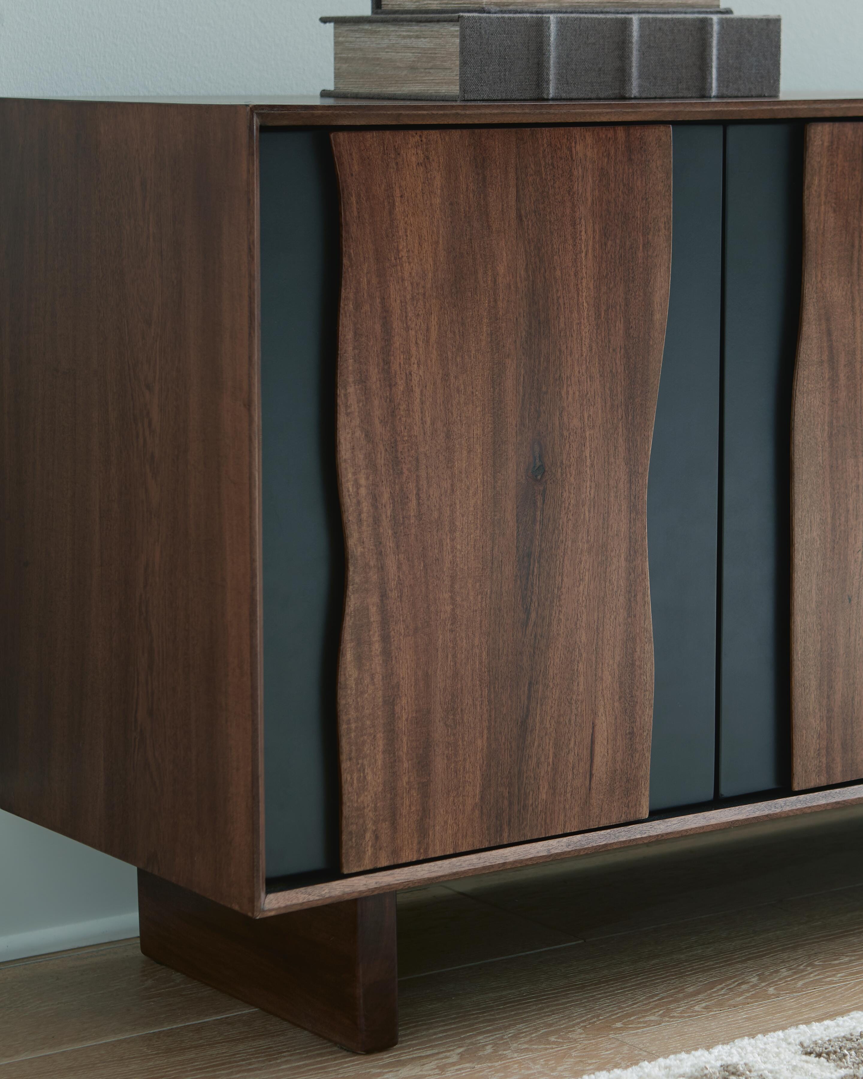 Welby Accent Cabinet - Luxury Home Furniture (MI)