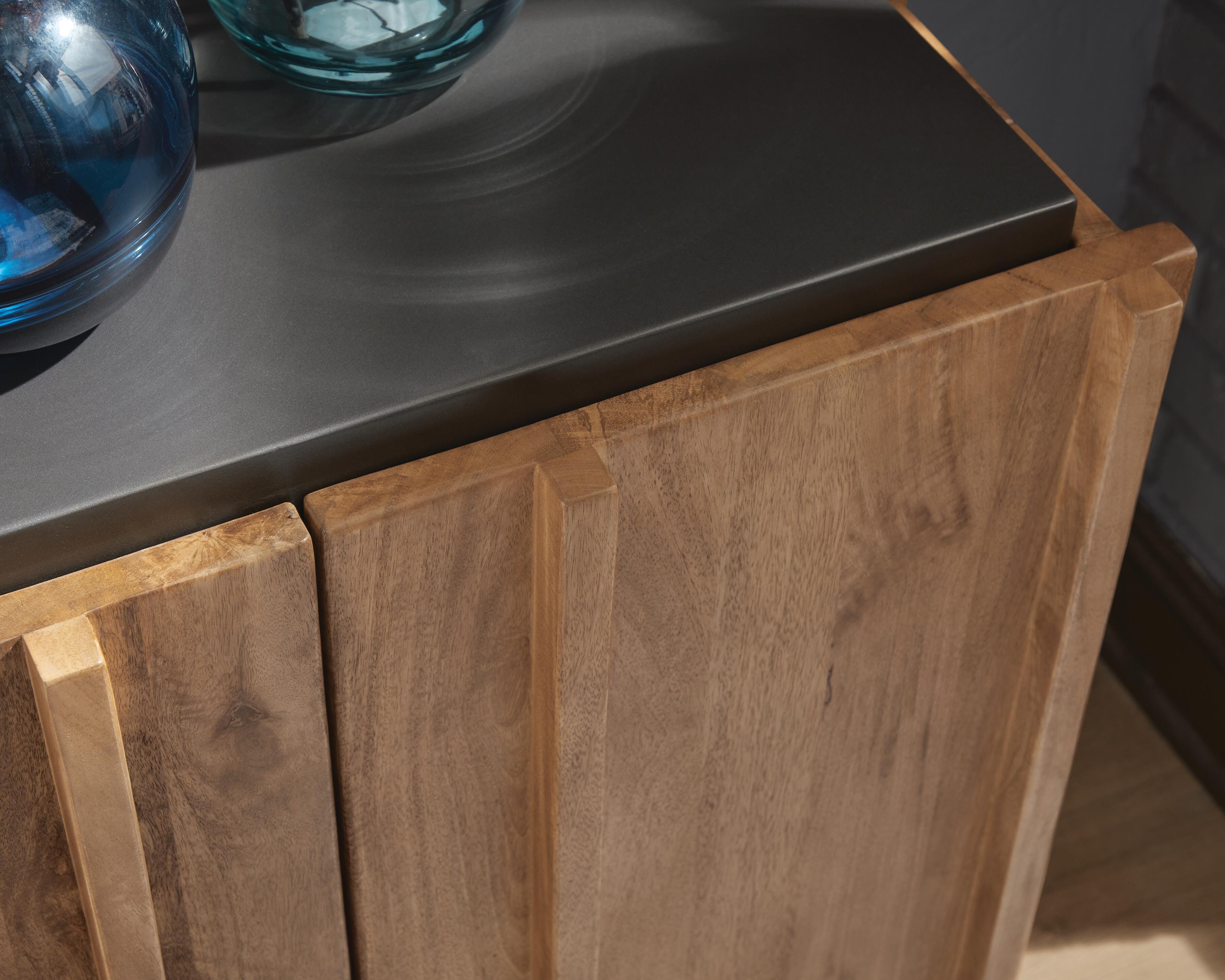Quintavious Accent Cabinet - Luxury Home Furniture (MI)