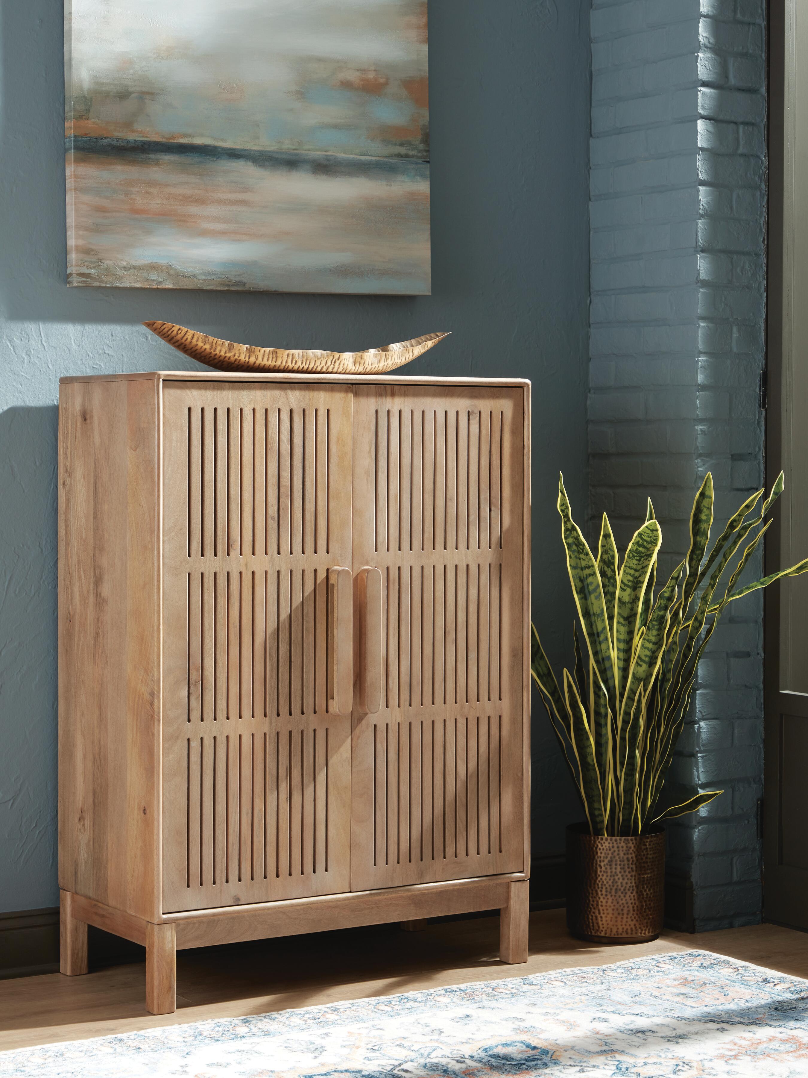 Pellamour Bar Cabinet - Luxury Home Furniture (MI)