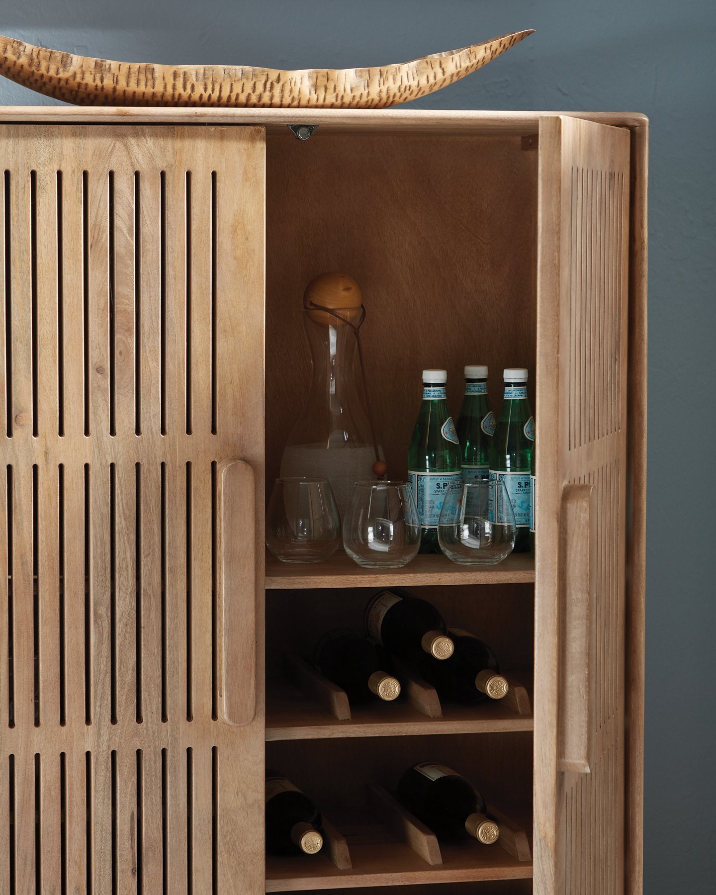 Pellamour Bar Cabinet - Luxury Home Furniture (MI)