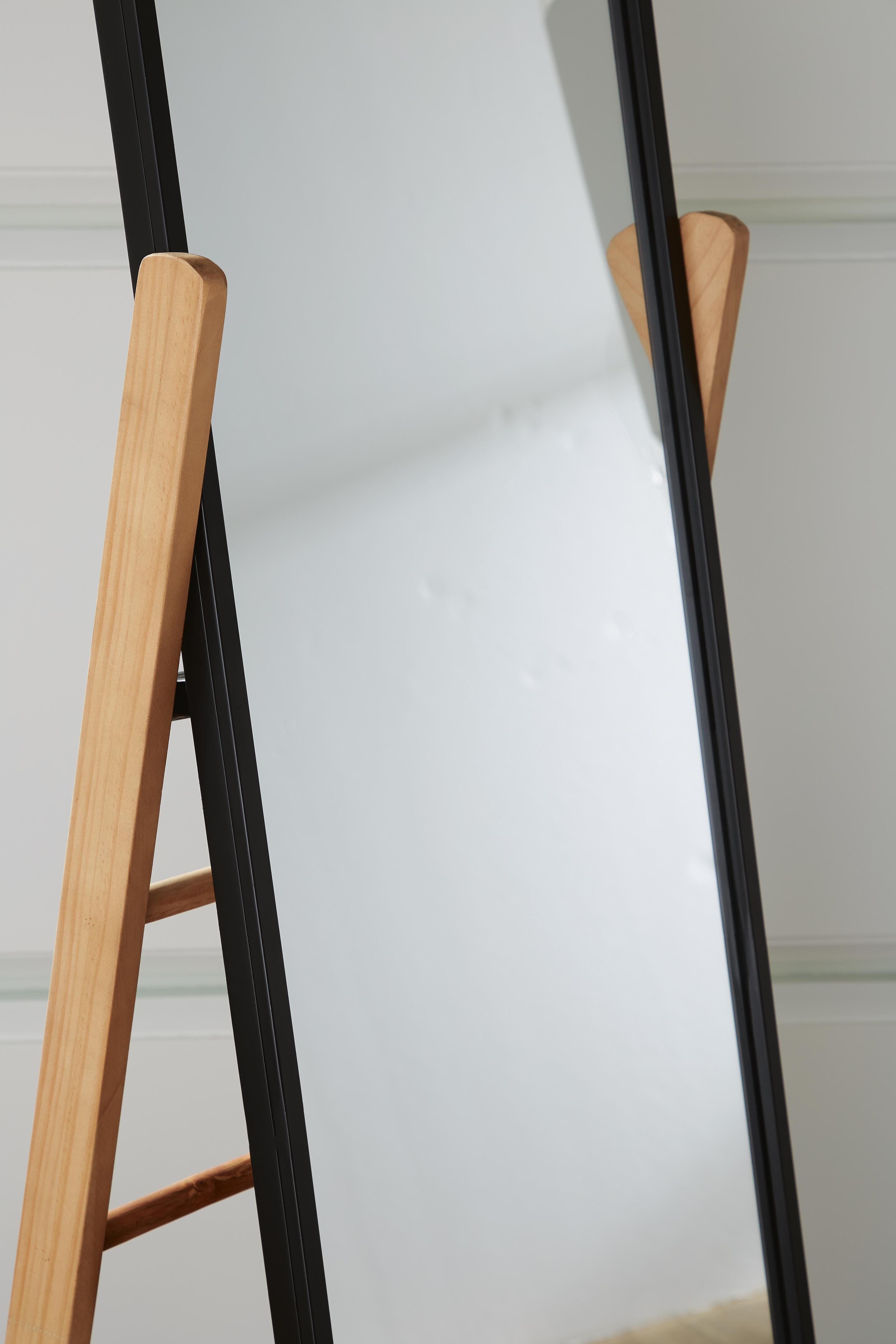 Bronick Floor Mirror - Luxury Home Furniture (MI)