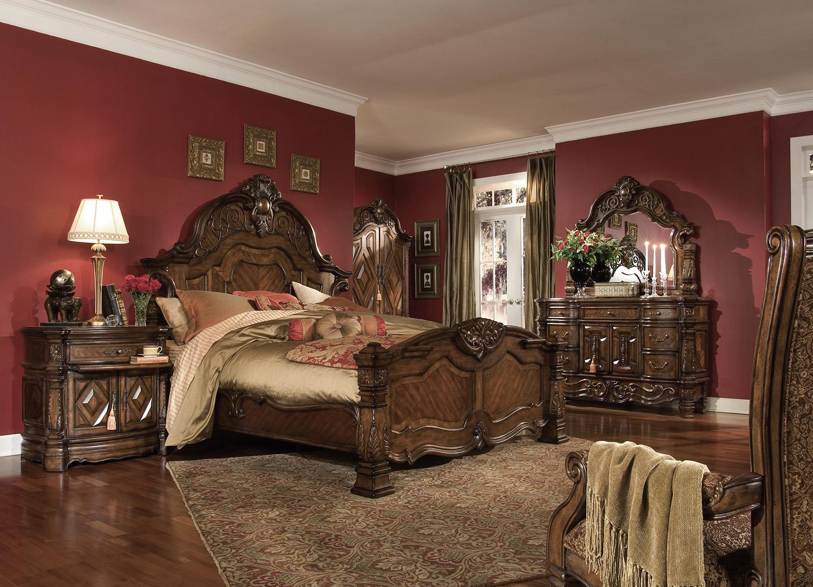 Windsor Court King Mansion Bed in Vintage Fruitwood finish