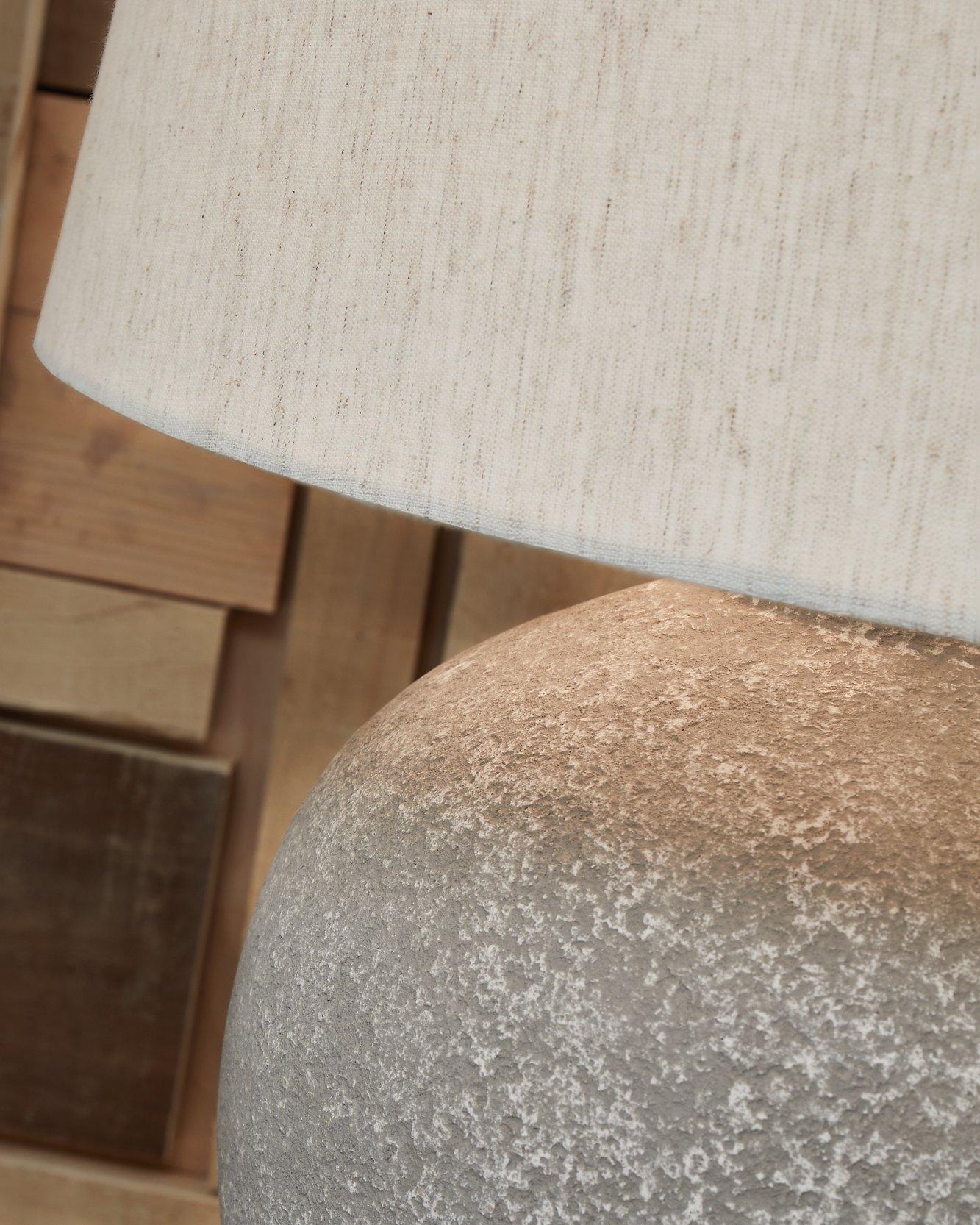 Dreward Table Lamp - Luxury Home Furniture (MI)