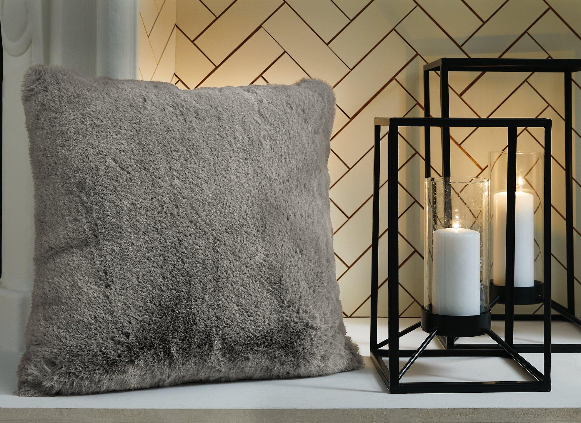 Gariland Pillow (Set of 4) - Luxury Home Furniture (MI)