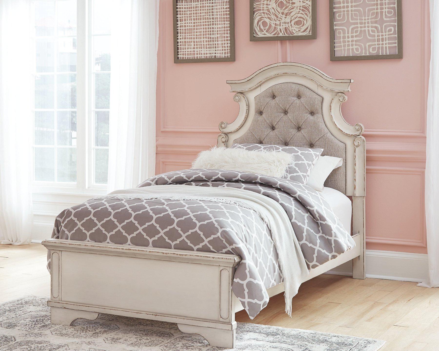 Realyn Bed - Luxury Home Furniture (MI)