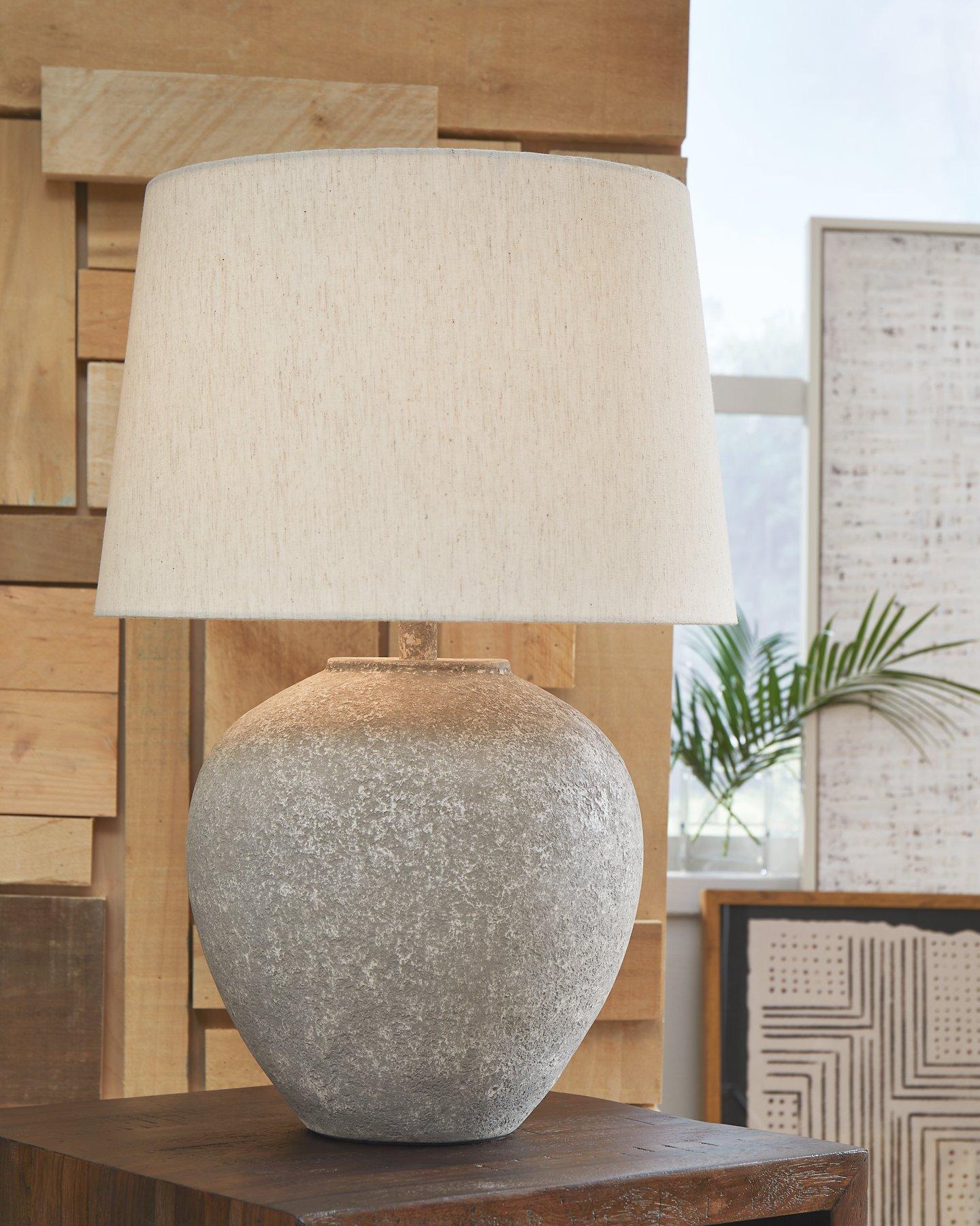 Dreward Table Lamp - Luxury Home Furniture (MI)