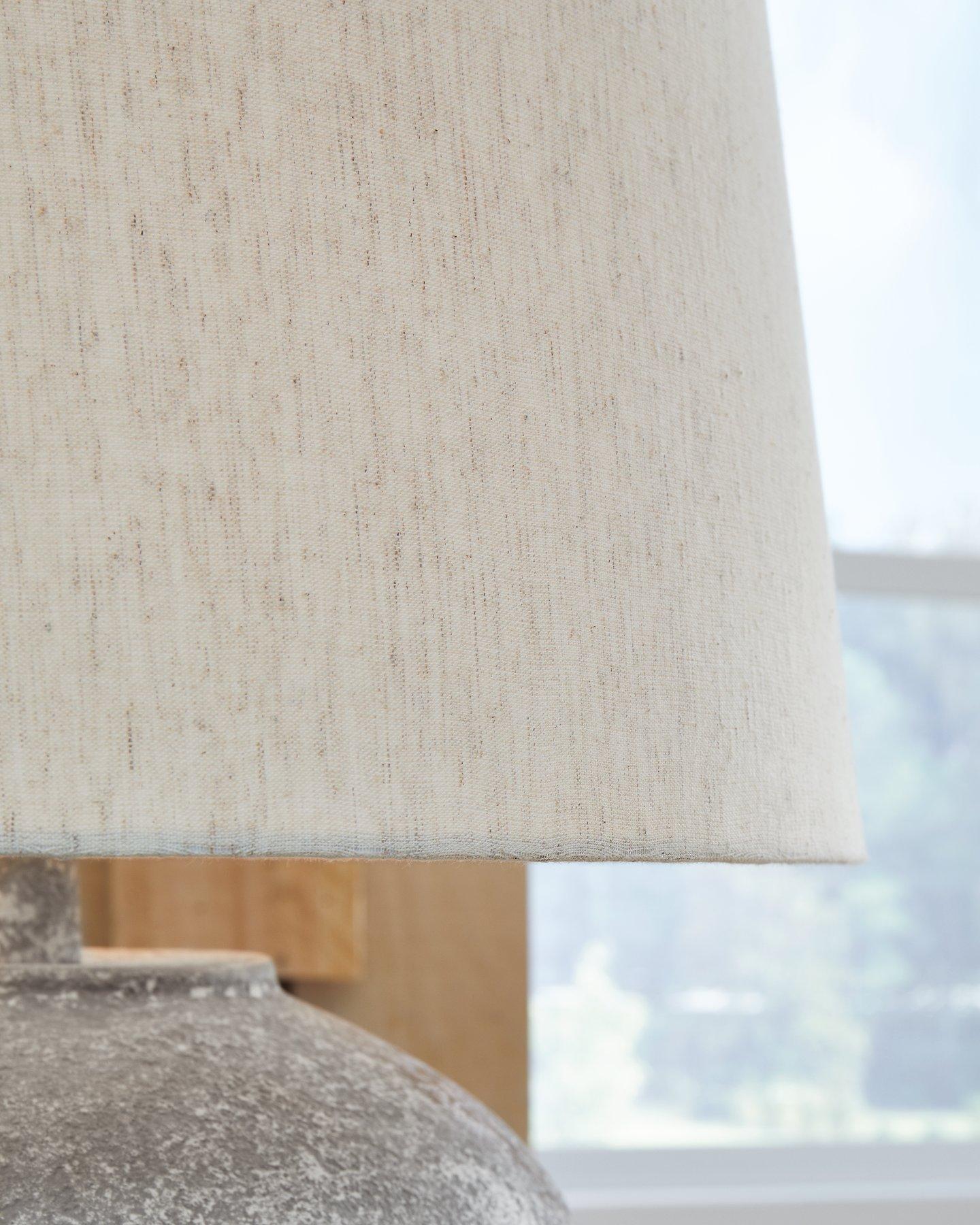 Dreward Table Lamp - Luxury Home Furniture (MI)