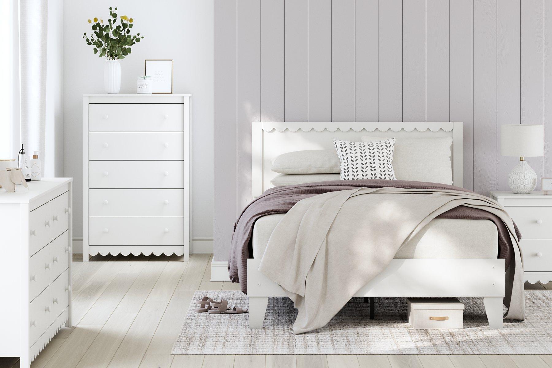 Hallityn Chest of Drawers - Luxury Home Furniture (MI)
