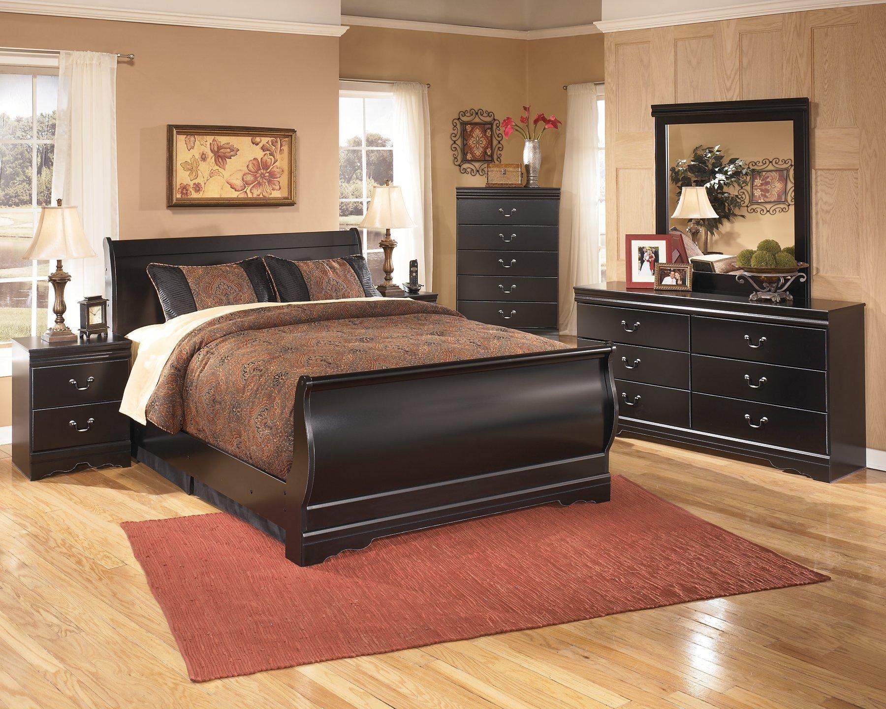 Huey Vineyard Chest of Drawers - Luxury Home Furniture (MI)