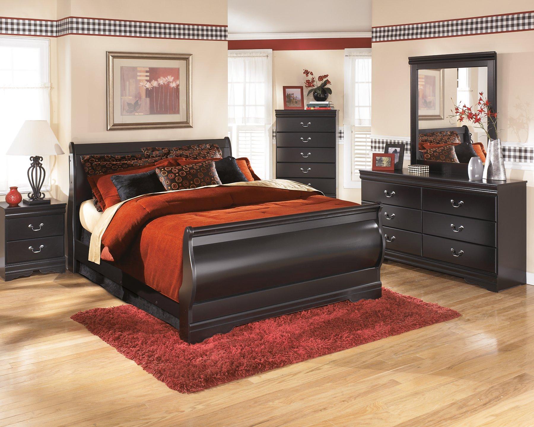 Huey Vineyard Nightstand - Luxury Home Furniture (MI)