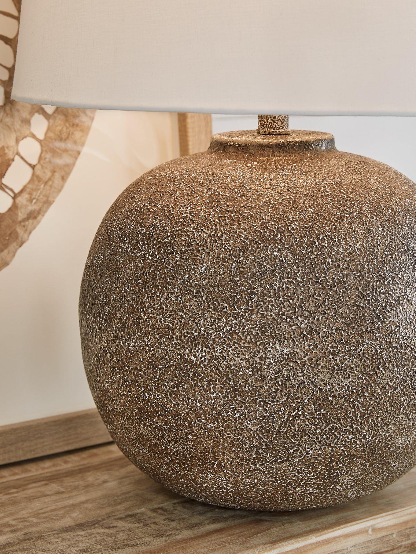 Neavesboro Table Lamp - Luxury Home Furniture (MI)