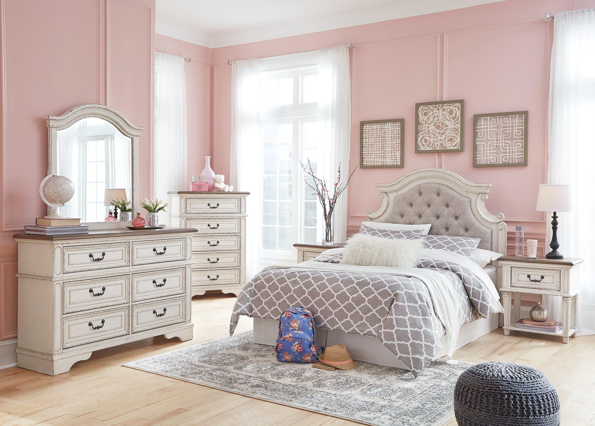 Realyn Nightstand - Luxury Home Furniture (MI)