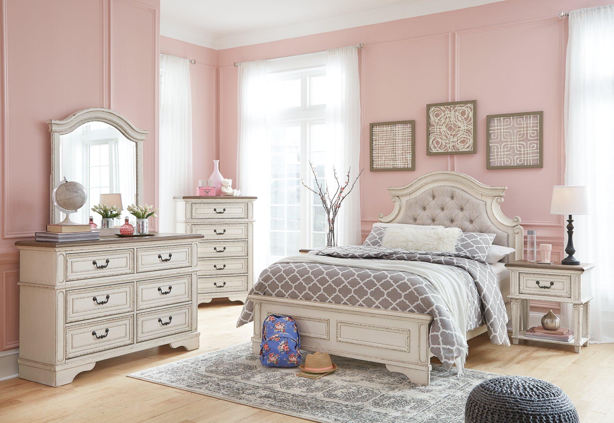Realyn Chest of Drawers - Luxury Home Furniture (MI)
