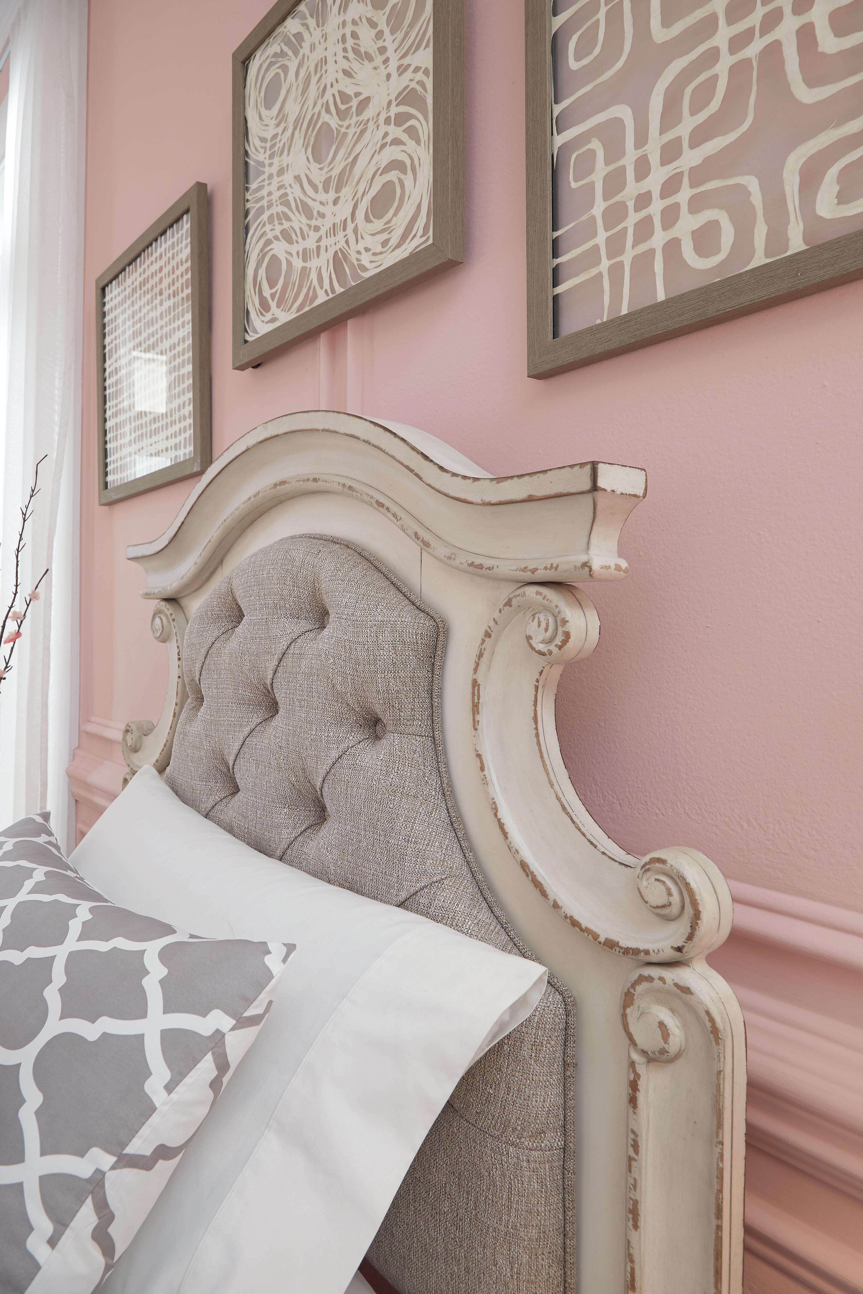 Realyn Upholstered Bed - Luxury Home Furniture (MI)